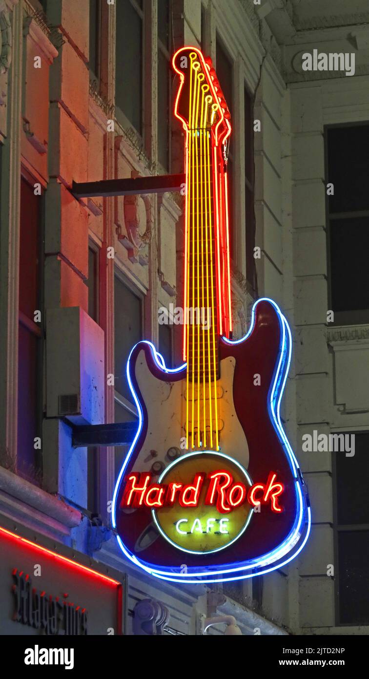 Hard Rock caffè neon chitarra, The Printworks, Exchange Square, Manchester, Inghilterra, REGNO UNITO Foto Stock