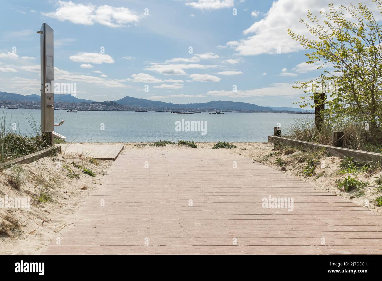 stagcape da una spiaggia di fronte a vigo in una soleggiata giornata primaverile Foto Stock