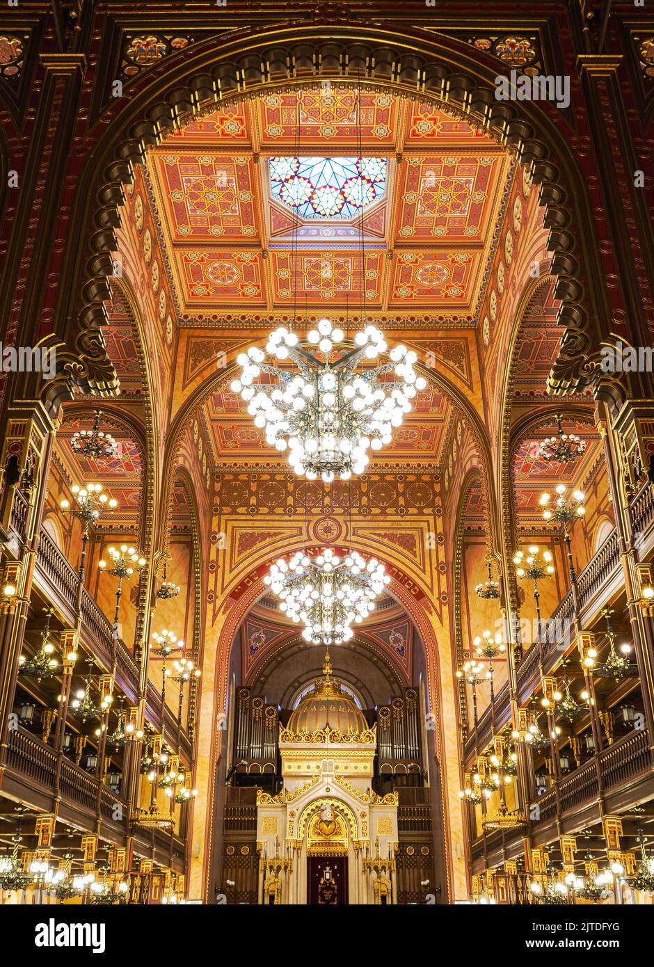 Budapest, Ungheria. All'interno della Sinagoga Dohany Street. Si tratta di un centro commemorativo ebraico conosciuto anche come la Grande Sinagoga o Sinagoga Tabakgasse. Foto Stock