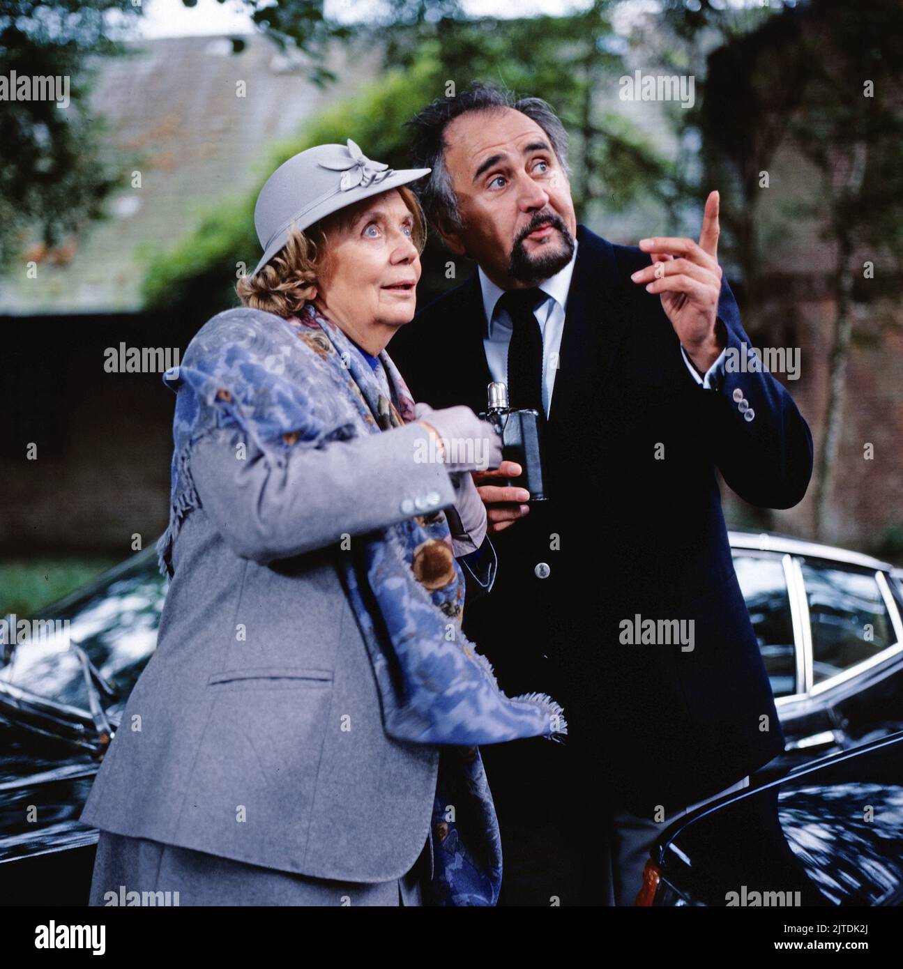 Erbin sein dagegen sehr, NDR Fernsehserie, Deutschland, 1985, Folge 9, Szene: Heidi Kabel und otto Sawicki. Erbin sein dagegen sehr, serie TV, Germania, 1985, episodio 9, Scene 2: Heidi Kabel and otto Sawicki Foto Stock