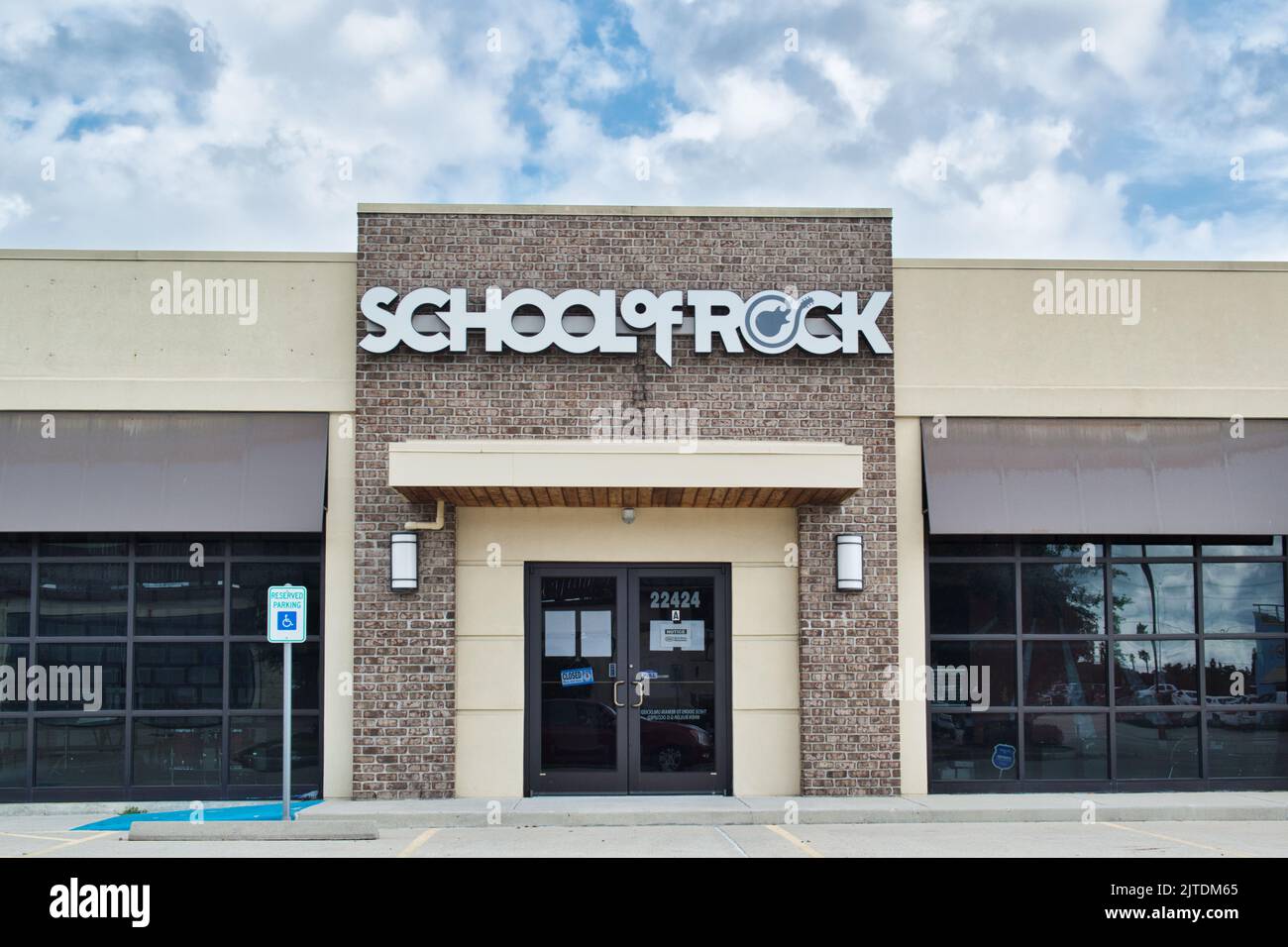 Houston, Texas USA 12-05-2021: Edificio esterno della School of Rock a Houston, Texas. Programma di formazione musicale società, franchising globale fondata nel 2002. Foto Stock