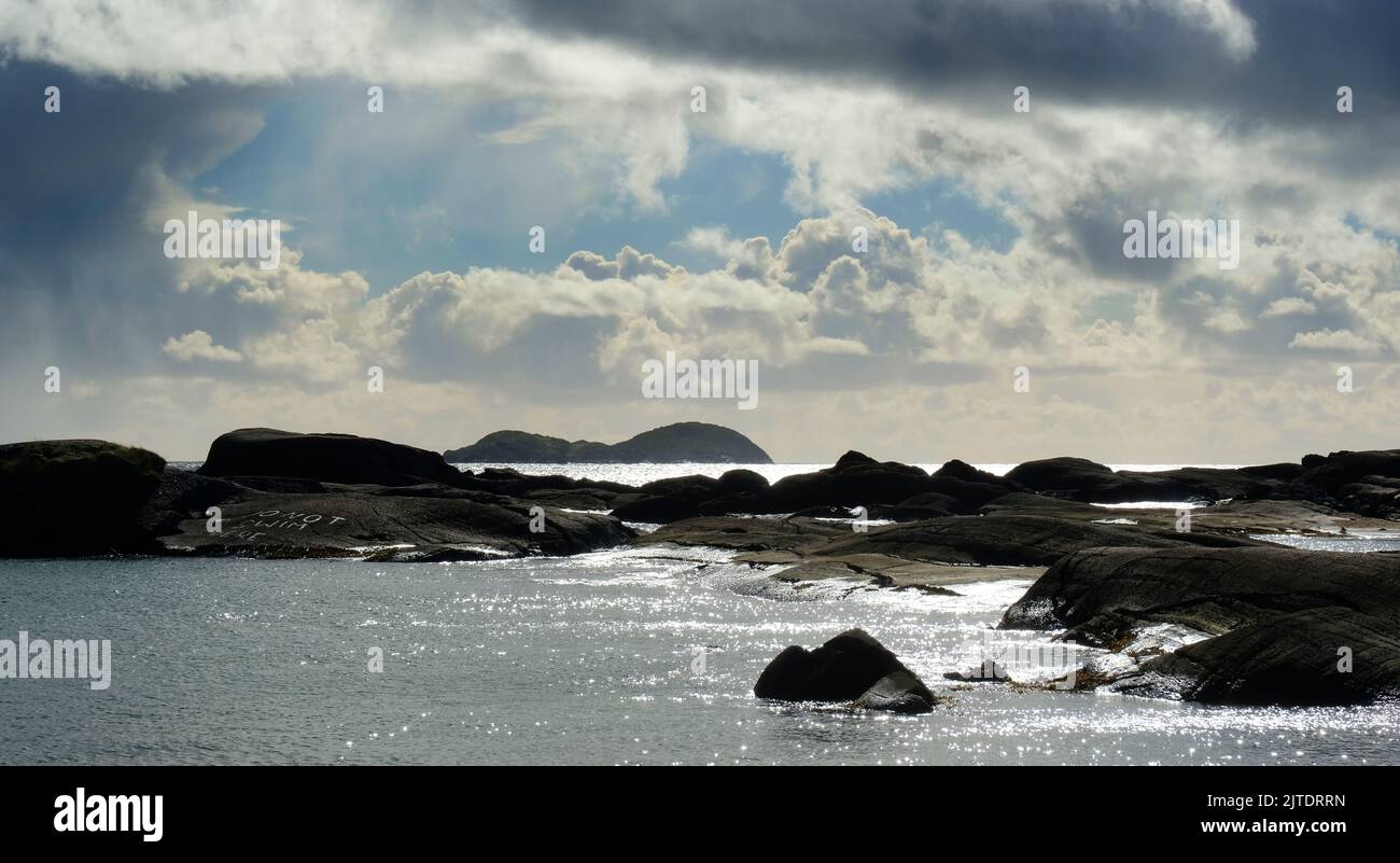 Cielo tempestoso sulla spiaggia di Derrynane, Contea di Kerry, Irlanda - John Gollop Foto Stock