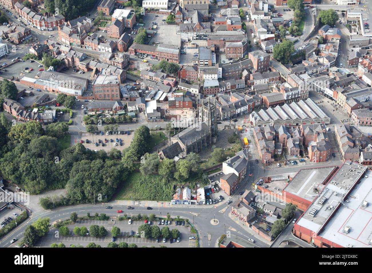 Veduta aerea della Chiesa Parrocchiale di Santa Maria e del mercato di Stockport, Greater Manchester Foto Stock
