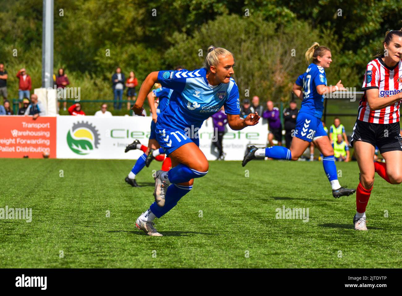 CASTELLO DA NUBILE, DURHAM, Regno Unito – Agosto 21 2022: Bridget Galloway di Durham in azione contro le donne Sunderland. Foto Stock