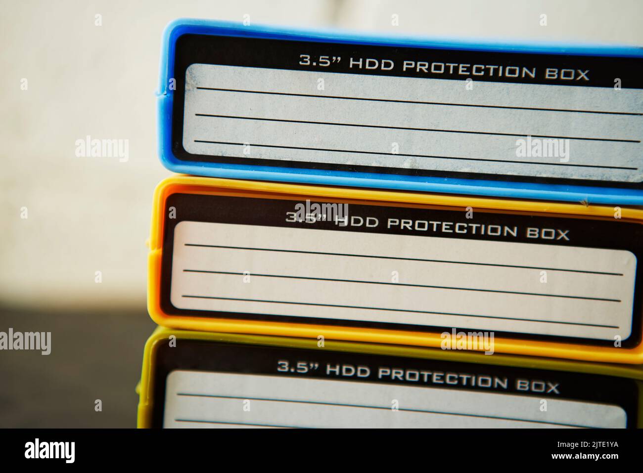 etichetta identificativa sulla scatola di plastica di archiviazione del disco rigido Foto Stock