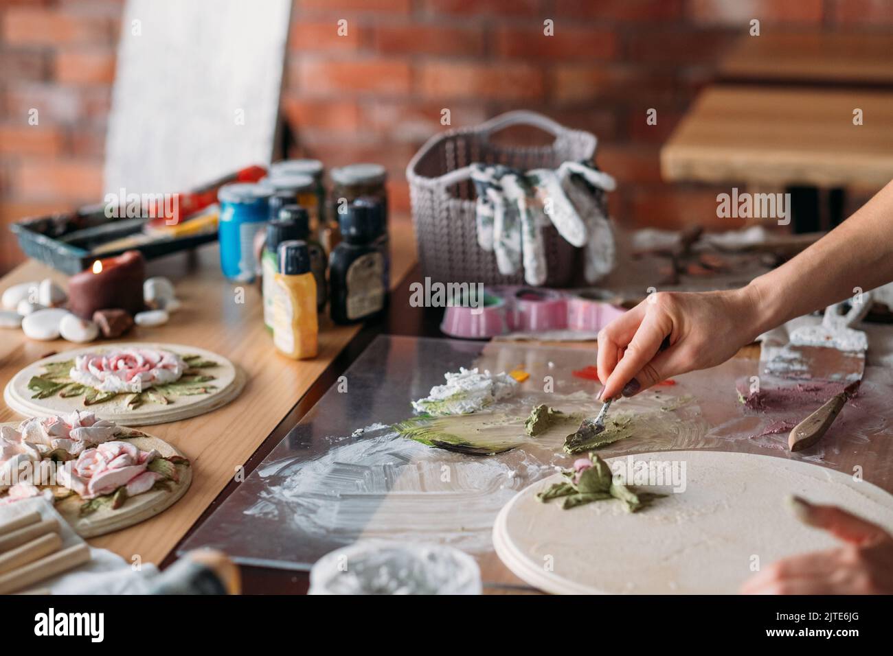 artista posto di lavoro arte artigianato femminile studio di lavoro Foto Stock