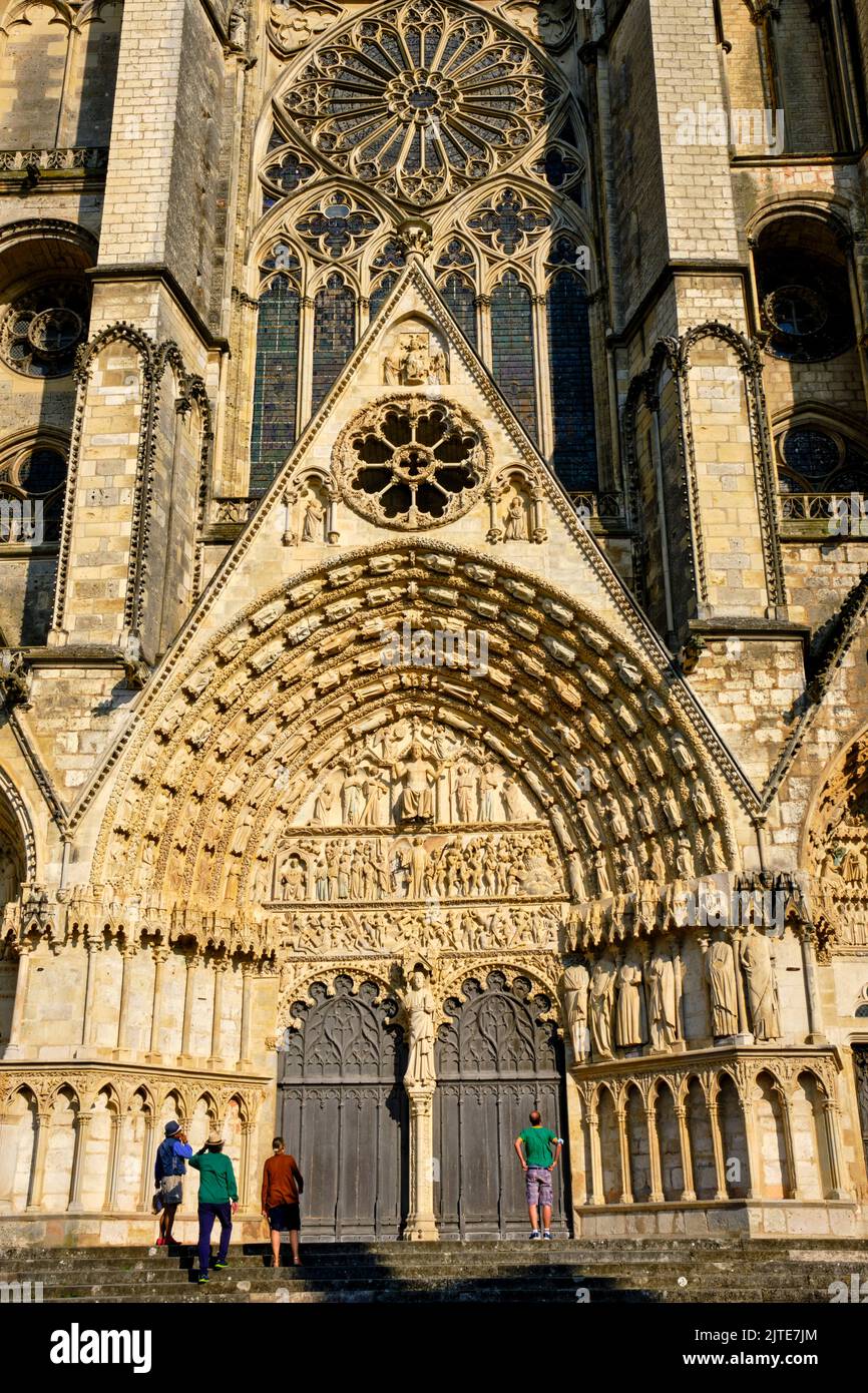 Francia, Cher (18), Bourges, la cattedrale di Saint Etienne, patrimonio mondiale dell'UNESCO, l'ultima sentenza, il portale ovest Foto Stock