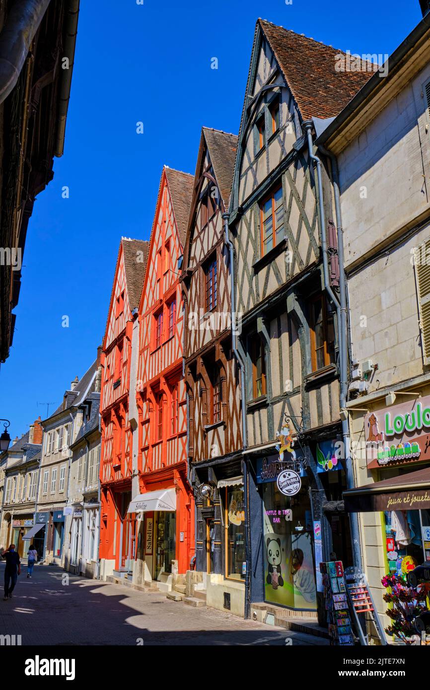 Francia, Cher (18), Bourges, centro, metà case con travi di legno, Place Gordaine square Foto Stock