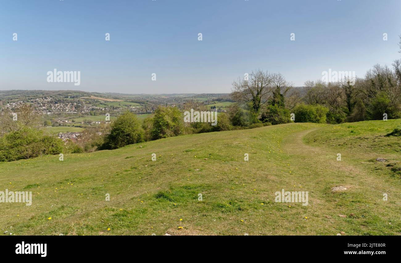 Bath Skyline Walk, Bathampton giù, guardando verso nord-est verso Batheaston, Bath e Somerset nord-est, Regno Unito, aprile Foto Stock