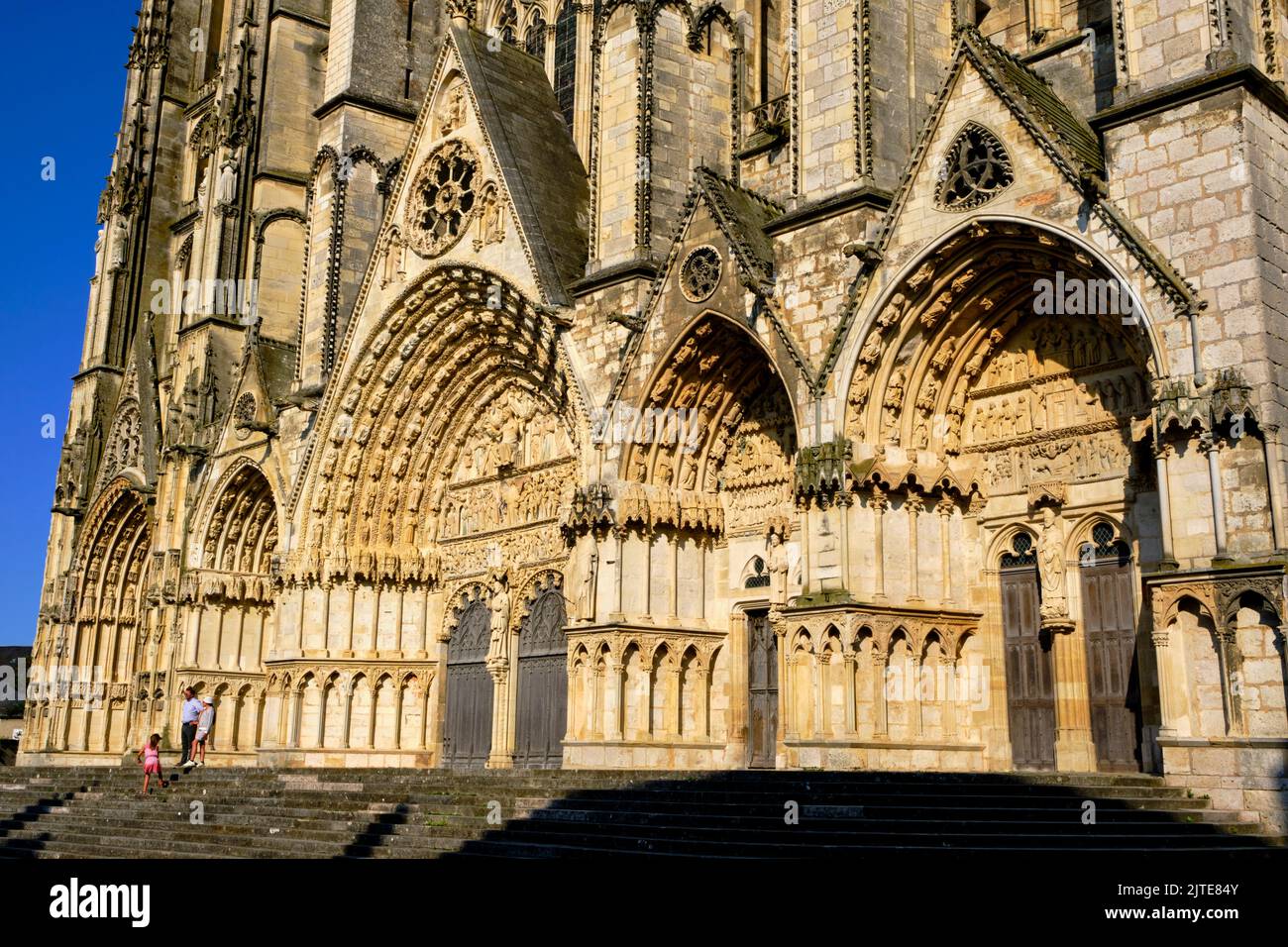 Francia, Cher (18), Bourges, la cattedrale di Saint Etienne, patrimonio mondiale dell'UNESCO, l'ultima sentenza, il portale ovest Foto Stock