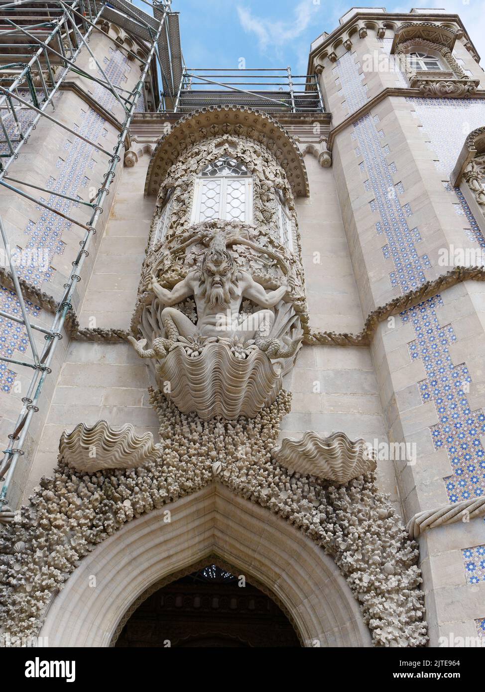 Primo piano di una torretta al Palácio da pena, Sintra, quartiere di Lisbona, Portogallo. Foto Stock