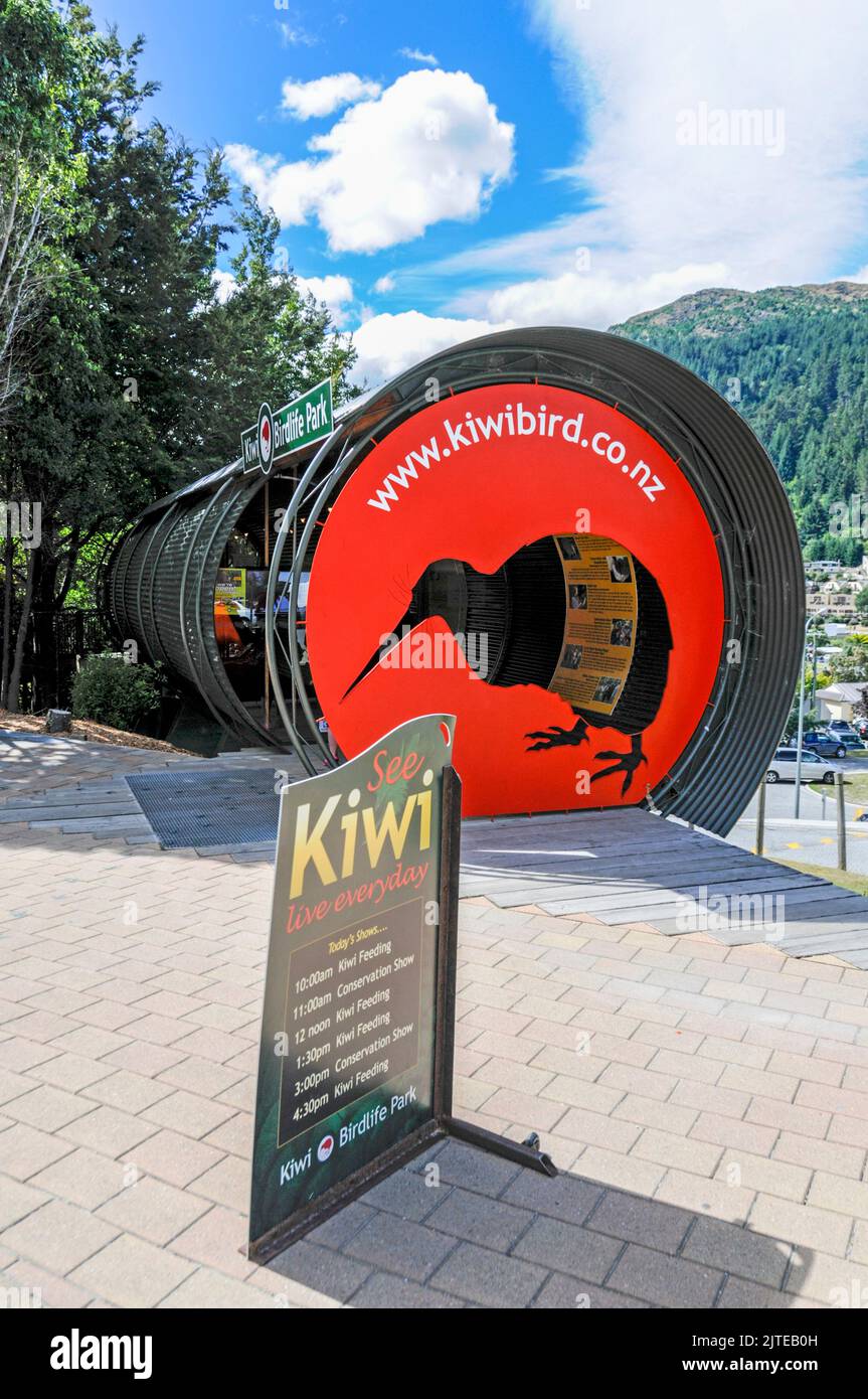 L'entrata del parco 'Kiwi and BirdLife' a Queenstown in Otago, una regione sud-orientale sull'Isola Sud della Nuova Zelanda. Foto Stock