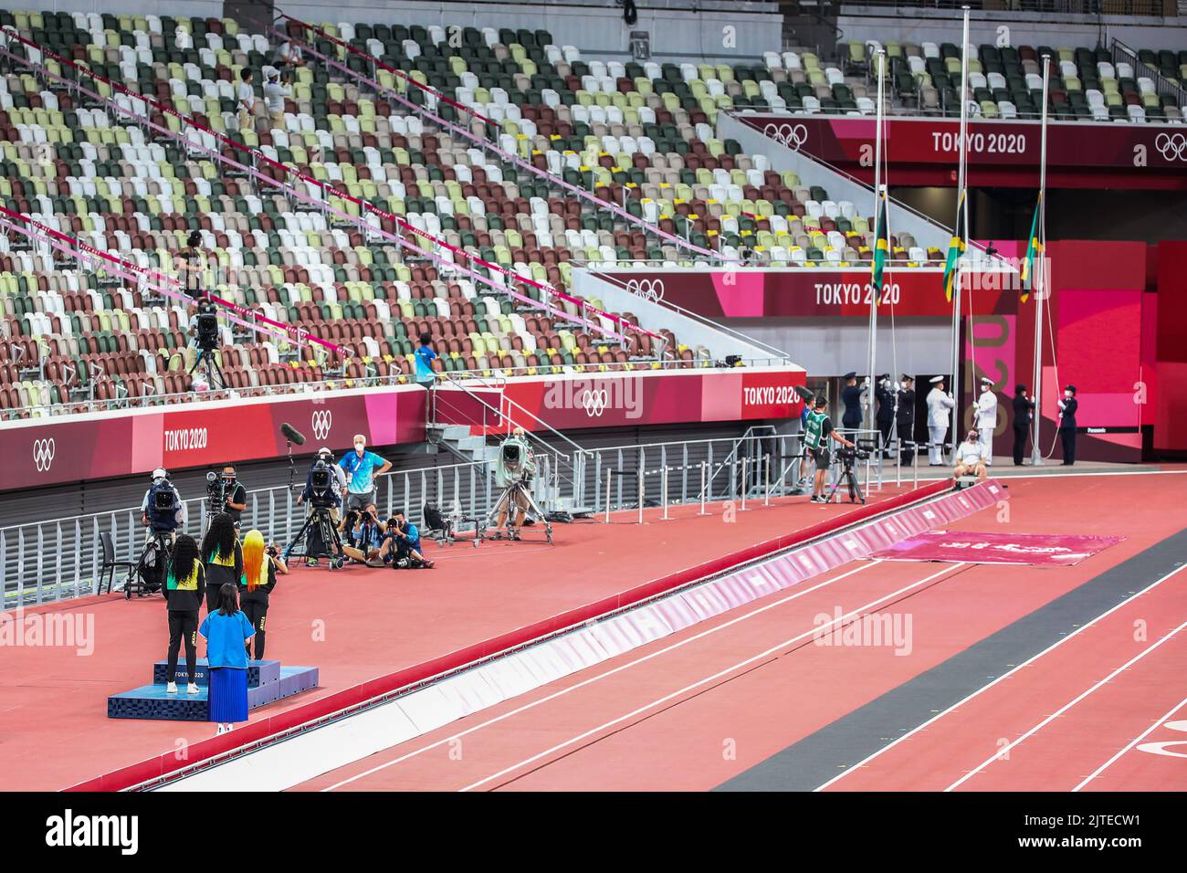 01st agosto 2021 - Tokyo, Giappone: Shelly-Ann Fraser-Pryce, Elaine Thompson-Herah e Shericka Jackson della Giamaica durante la cerimonia della Vittoria del WO Foto Stock
