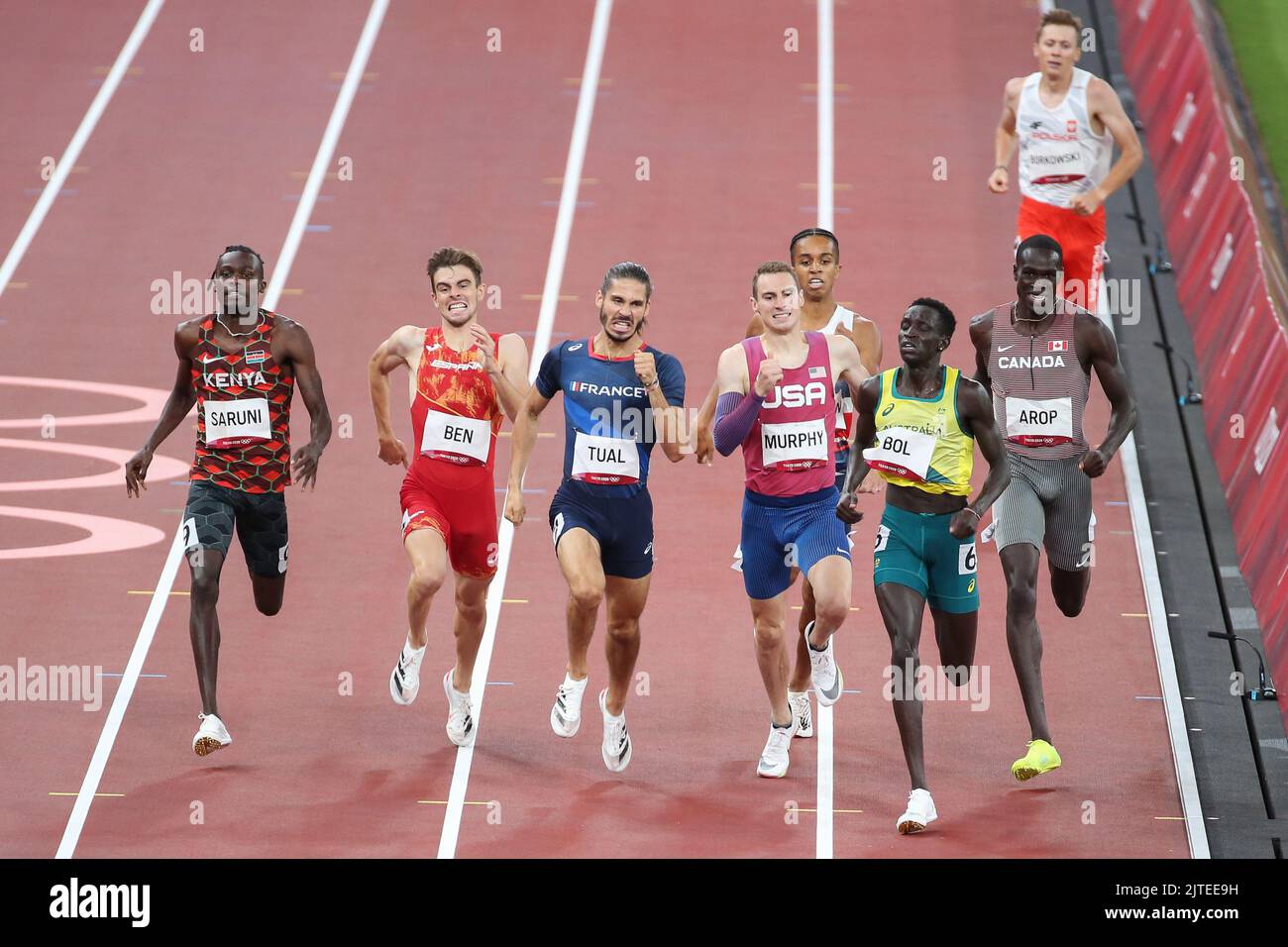 01st agosto 2021 - Tokyo, Giappone: Peter Bol d'Australia finisce 1st nella semifinale maschile 800m 2 davanti a Clayton Murphy degli Stati Uniti e Gabr Foto Stock