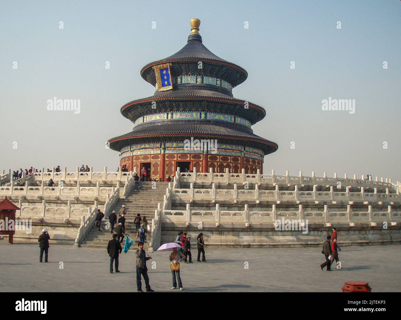 Il Tempio del Paradiso si trova a sud della Città Proibita a Pechino, Cina. Il Tempio del Cielo è noto per la sua rigorosa struttura simbolica Foto Stock