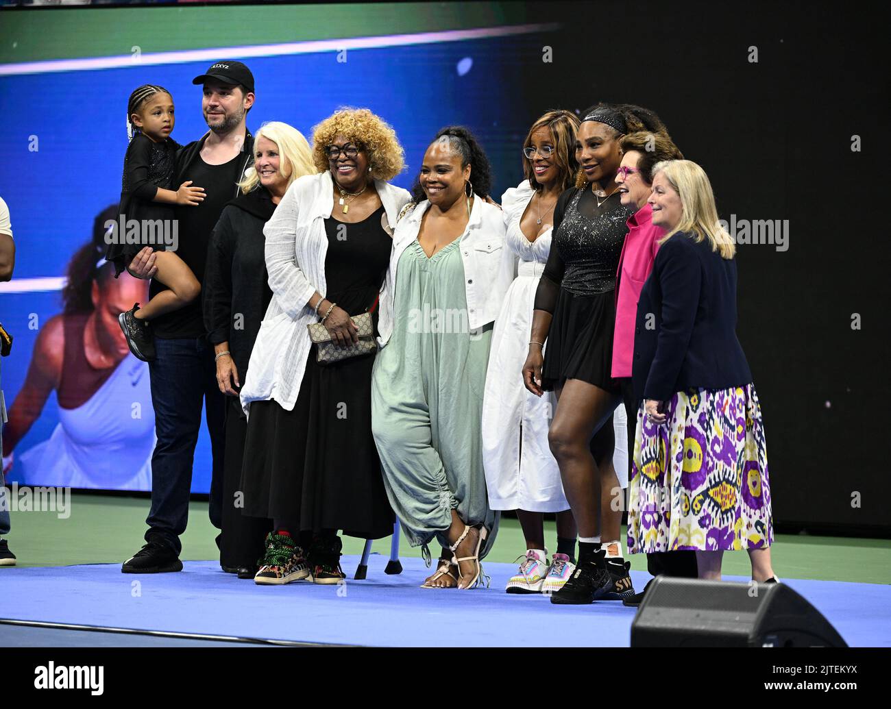 Flushing NY, USA. 29th ago, 2022. **NESSUN GIORNALE NY** Serena Williams, Alexis Ohanian, Olympia Williams, Isha Price, Billie Jean King Gail King e Oracene Price sono visti dopo la partita come Serena Williams vs Danka Kovinic durante gli US Open Tennis 2022 presso l'USTA Billie Jean King National Tennis Center il 29 agosto, 2022 in Flushing Queens. Credit: Mpi04/Media Punch/Alamy Live News Foto Stock