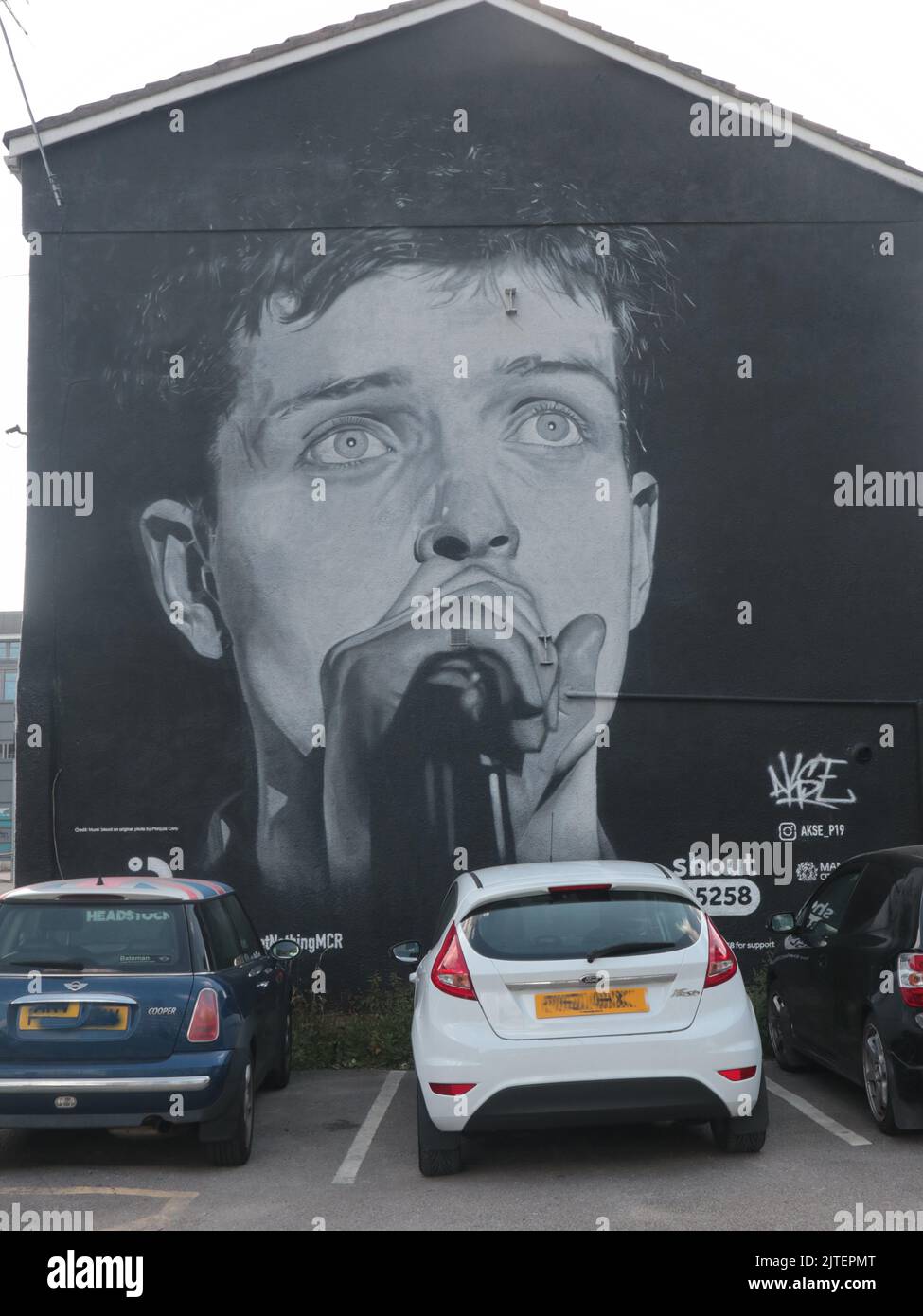 Manchester, Inghilterra, 19th luglio 2021 un'immagine di Ian Curtis, cantante con l'iconica band Manchester, Joy Division. L'immagine è stata dipinta nell'agosto del 2022 con un nuovo album di un artista rap chiamato "Aitch", noto anche come Harrison James Armstrong ©Ged Noonan/Alamy Foto Stock