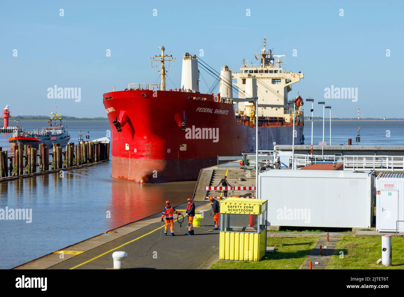 Portarinfuse Federale Shimanto entra nel sistema di chiusura del canale di Kiel Foto Stock