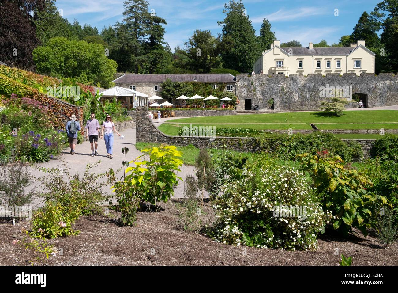 Aberglasney Gardens in estate 2022 agosto Llangathen Carmarthenshire Wales UK KATHY DEWITT Foto Stock