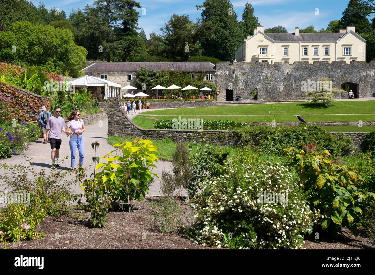 Aberglasney Gardens in estate 2022 agosto Llangathen Carmarthenshire Wales UK KATHY DEWITT Foto Stock