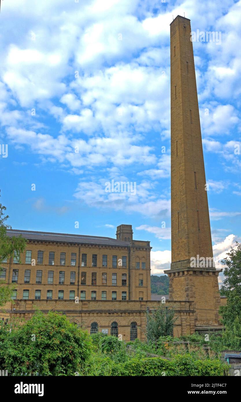 Salts Mill, galleria d'arte, centro commerciale, e complesso di ristoranti, Saltaire, Bradford, West Yorkshire, Inghilterra, Regno Unito, BD17 7EA Foto Stock
