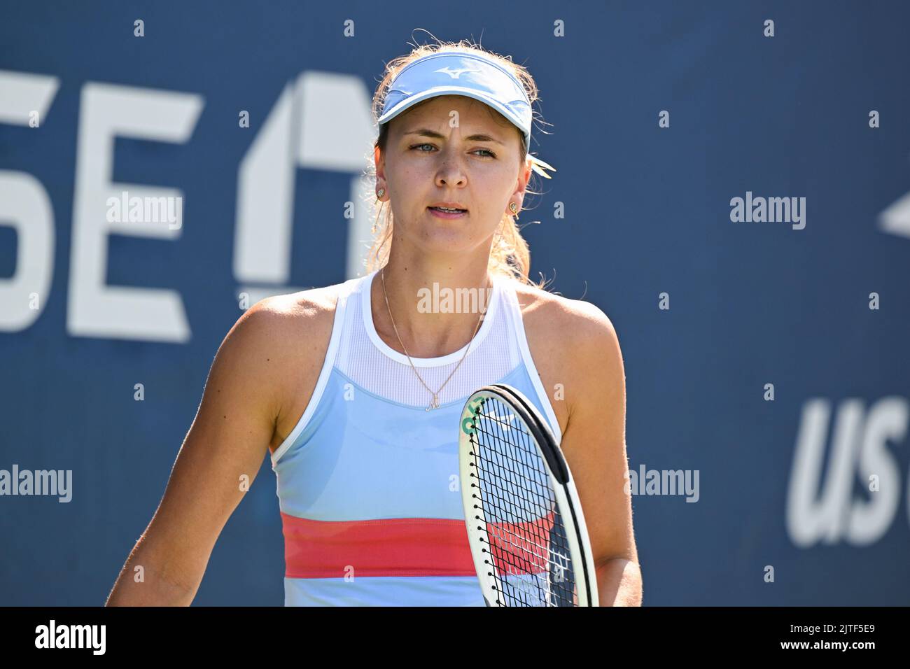 New York, Stati Uniti. 29th ago, 2022. Il belga Maryna Zanevska ha ritratto in azione durante la partita tra il belga Zanevska e l'americano Vandeweghe, nel primo round del torneo femminile di single, al torneo di tennis US Open Grand Slam, a Flushing Meadow, a New York City, USA, lunedì 29 agosto 2022. (Foto di Anthony Behar/Sipa USA) Credit: Sipa USA/Alamy Live News Foto Stock