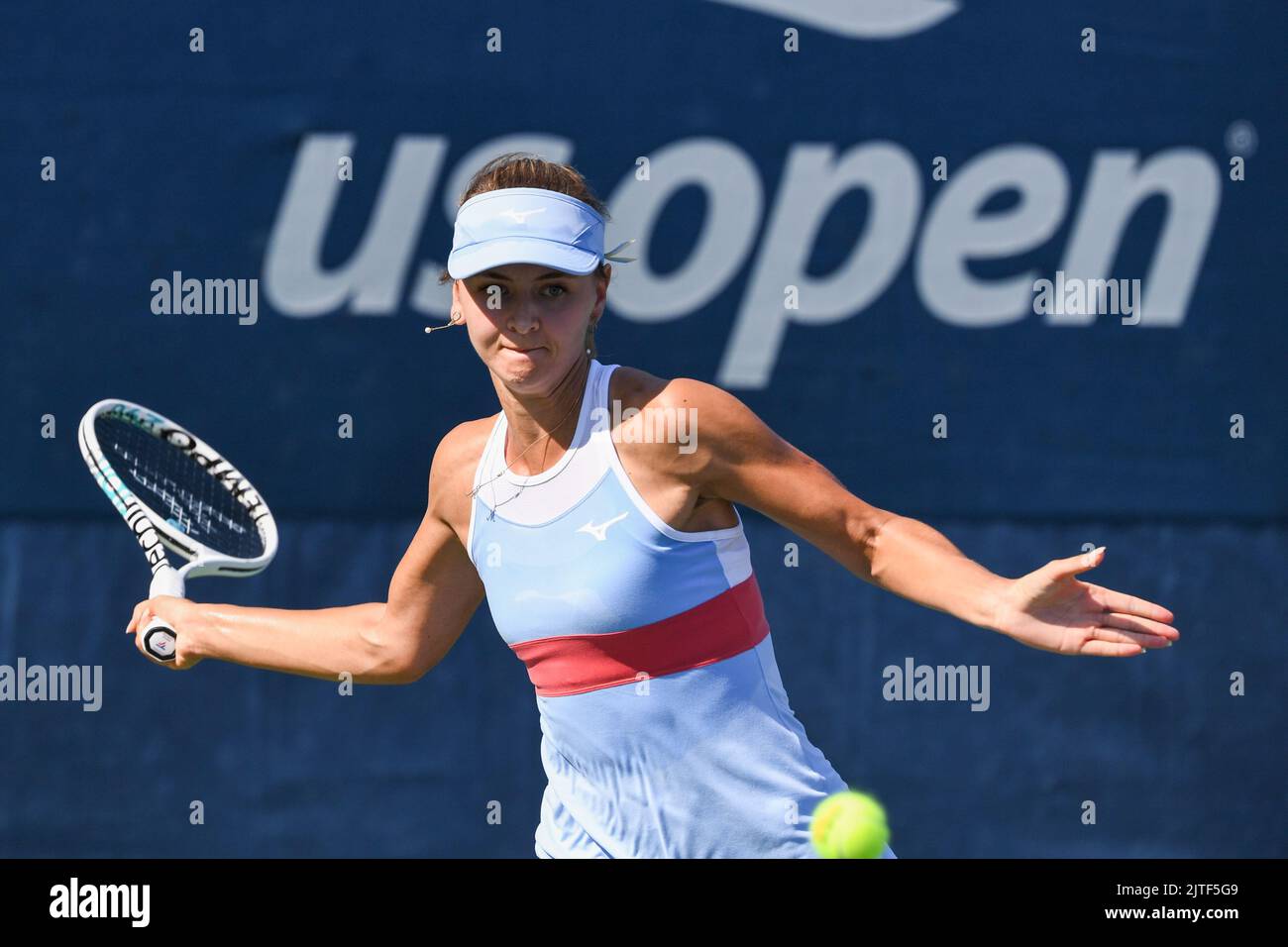 New York, Stati Uniti. 29th ago, 2022. Il belga Maryna Zanevska ha ritratto in azione durante la partita tra il belga Zanevska e l'americano Vandeweghe, nel primo round del torneo femminile di single, al torneo di tennis US Open Grand Slam, a Flushing Meadow, a New York City, USA, lunedì 29 agosto 2022. (Foto di Anthony Behar/Sipa USA) Credit: Sipa USA/Alamy Live News Foto Stock