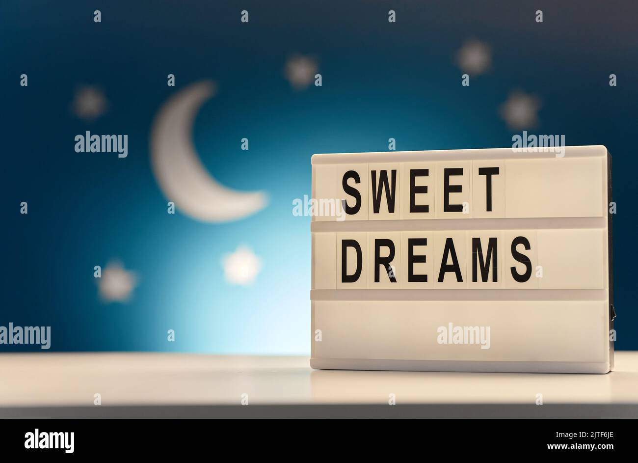 scatola luminosa con parole dolci sogni di notte Foto Stock