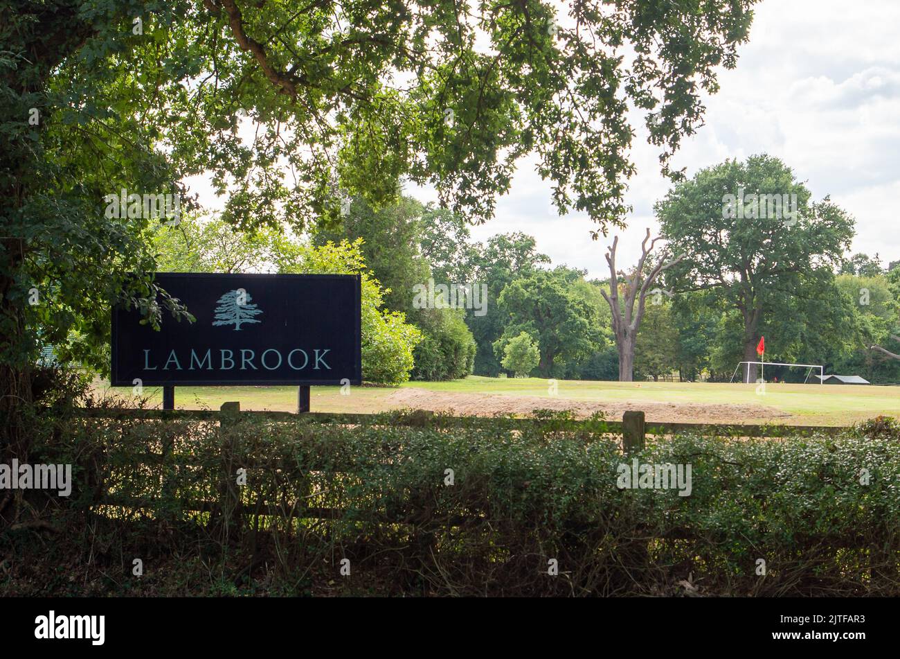 Winkfield Row, Bracknell, Berkshire, Regno Unito. 30th agosto, 2022. Campi da gioco presso la Lambrook School, situata nel tranquillo villaggio rurale di Winkfield Row. Lambrook sarà la nuova scuola per il Principe George, la Principessa Charlotte e il Principe Louis di Cambridge. HRH il Duca e la Duchessa di Cambridge e i loro tre figli che si trasferiscono ad Adelaide Cottage nel Windsor Great Park a pochi minuti a piedi dal Castello di Windsor. Credit: Maureen McLean/Alamy Live News Foto Stock