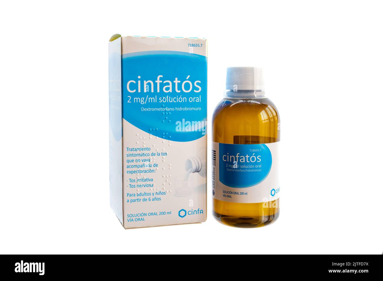 Huelva, Spagna - 30 agosto 2022: Bottiglia spagnola di bromidrato di destrometorfano, marca Cinfatos. Si tratta di un farmaco più spesso utilizzato come una tosse suppre Foto Stock