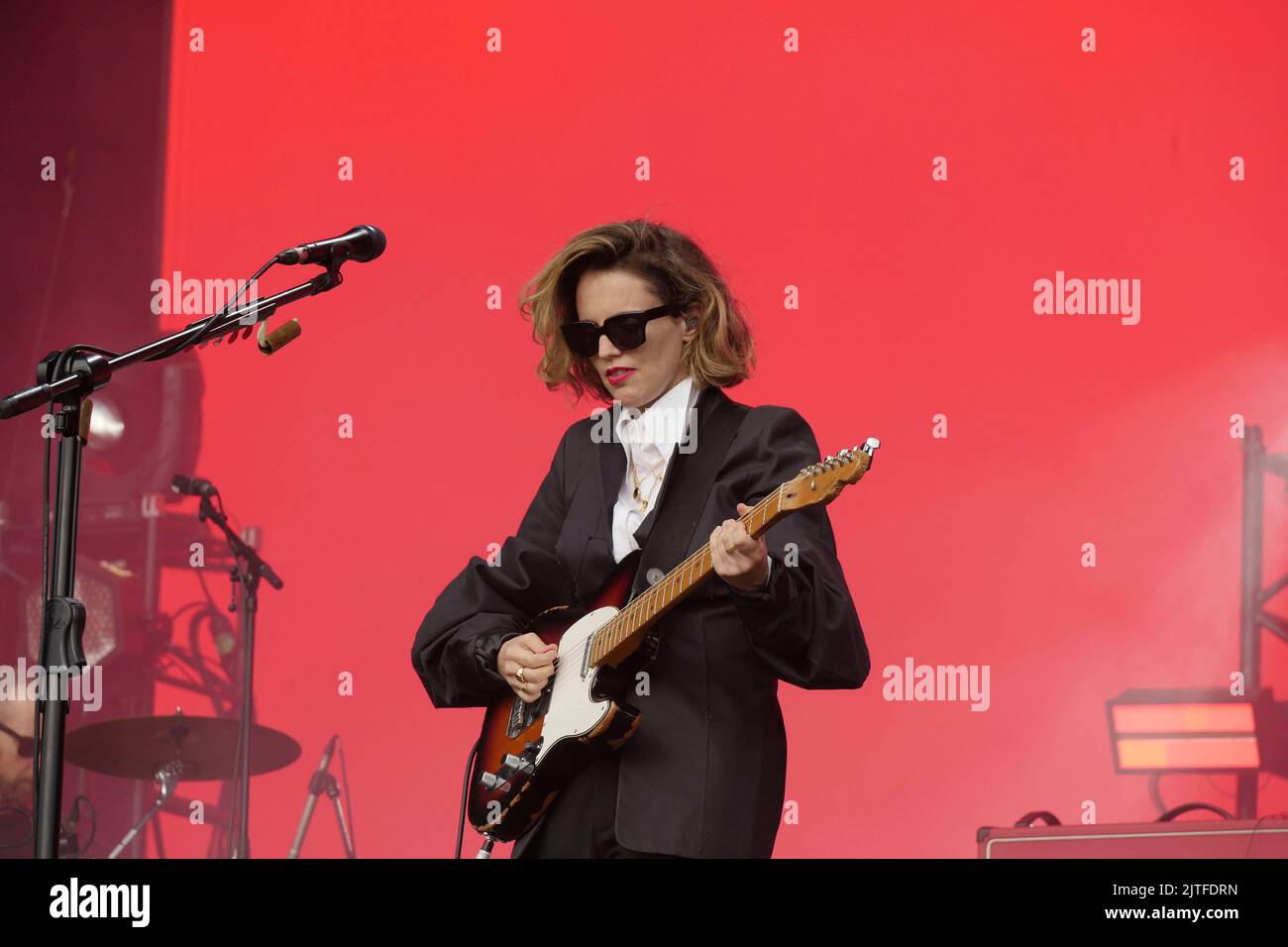 Londra Inghilterra Regno Unito 28th agosto 2022 Anna Calvi spettacolo a All Points East Music Festival a Victoria Park Foto Stock