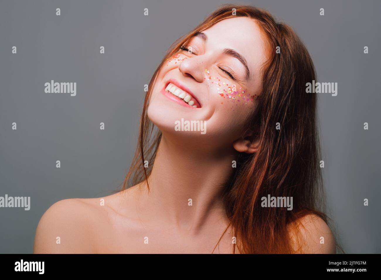 felice giovane donna giovane libertà toothy sorriso Foto Stock