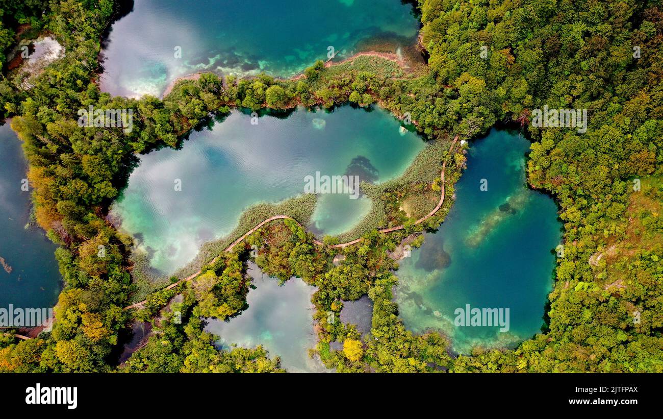 Laghi di Plitvice, Croazia. Nacionalni parco Plitvicka jezera. Parco nazionale dei laghi di Plitvice. Vista aerea. FOTO DI SAM BAGNALL Foto Stock