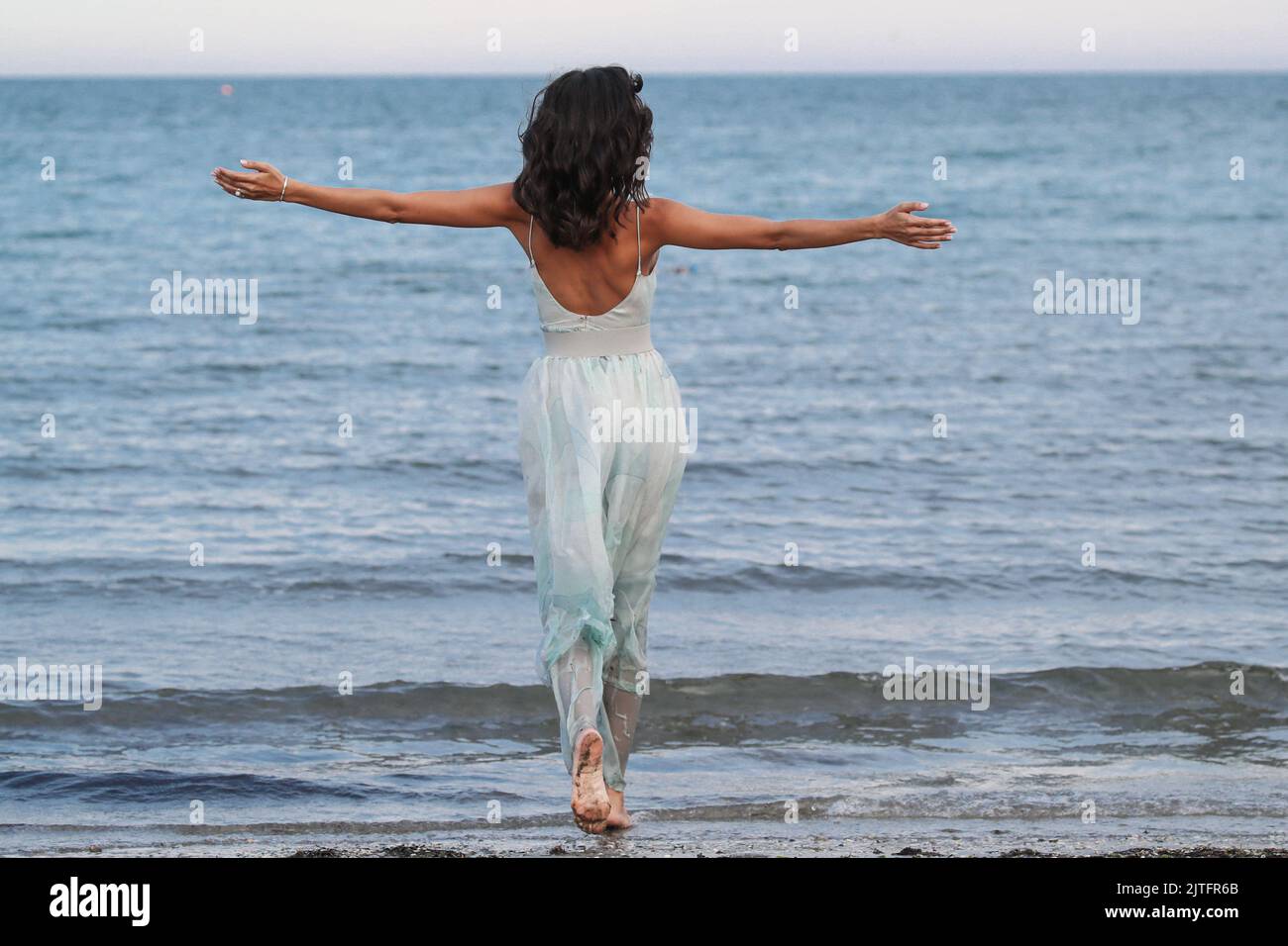 L'attrice spagnola Rocío Muñoz Morales madrina della 79th Mostra Internazionale del Cinema di Venezia posa lungo la spiaggia il 30 agosto 2022 a Venezia. Foto di Marco Piovanotto/ABACAPRESS.COM Foto Stock