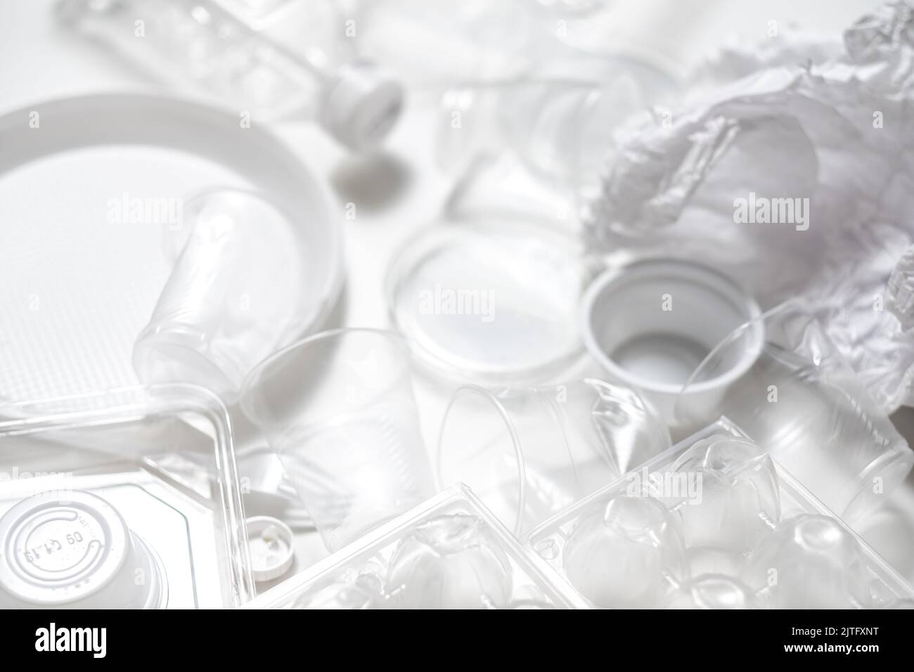 smaltimento rifiuti stoviglie in plastica vuota Foto Stock