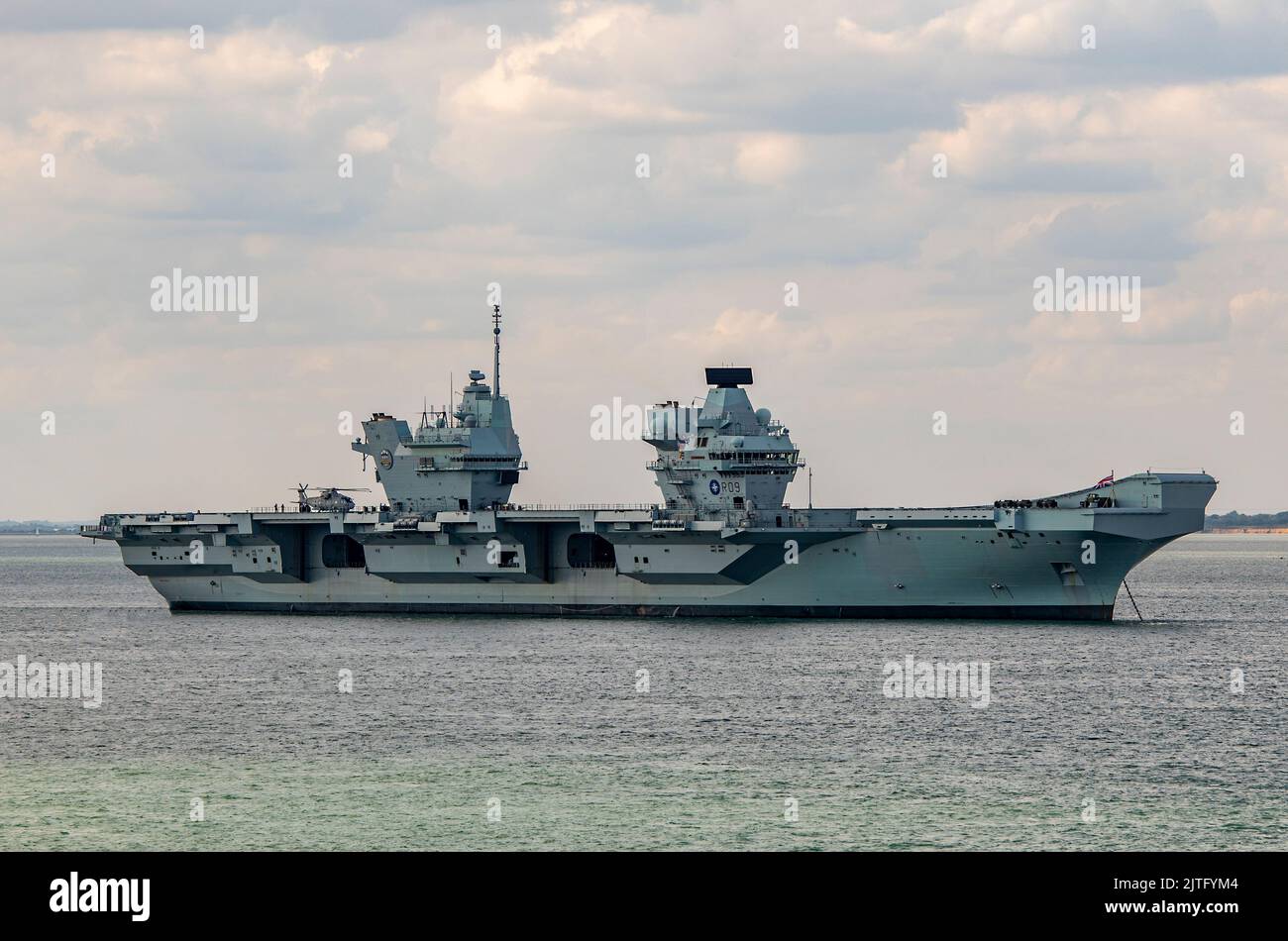 prince of wales portaerei royal navy rotto con albero di elica rotto nel solent al largo dell'isola di wight, rotto principe di galles. Foto Stock