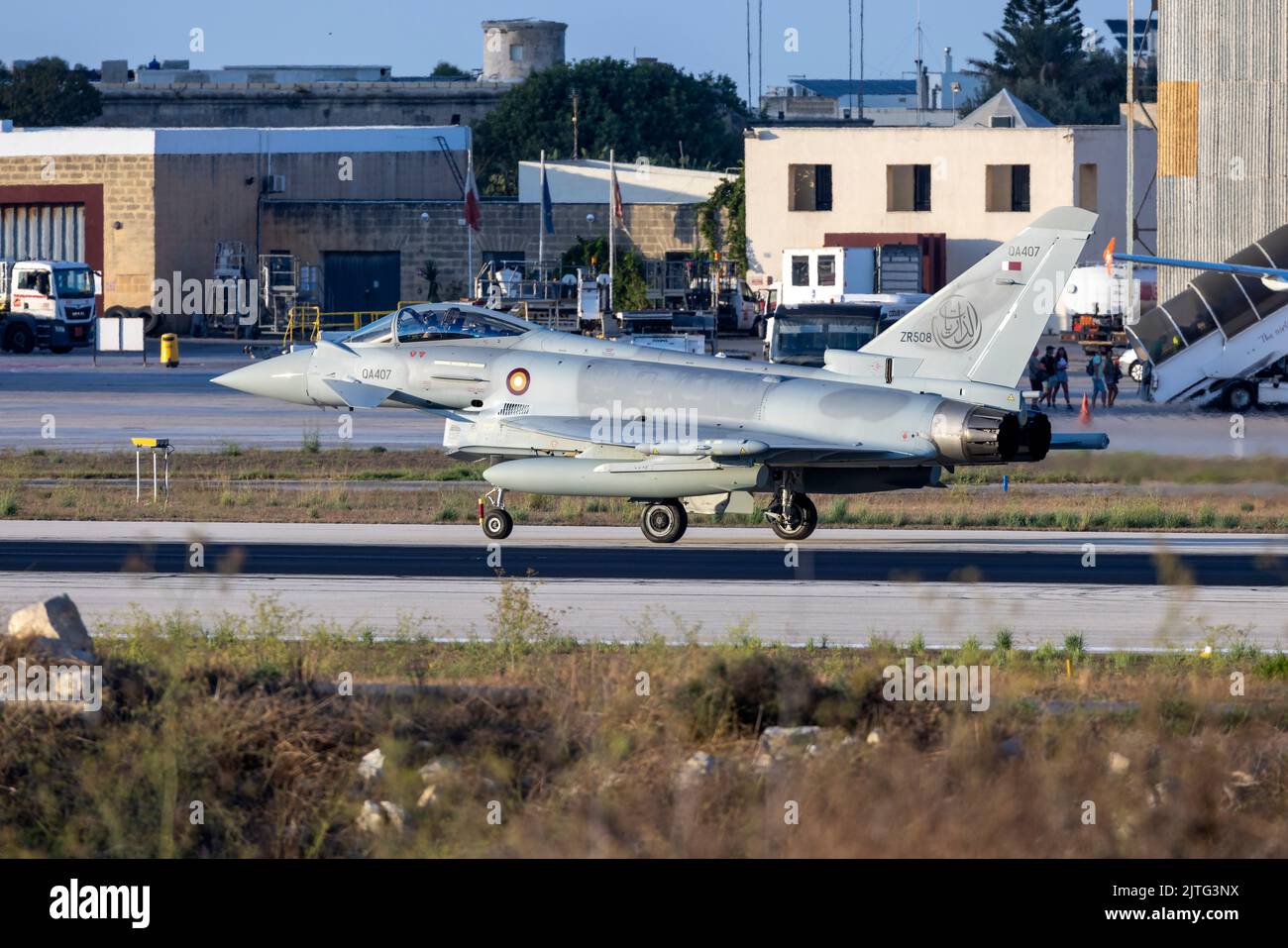 2 Qatari Air Force Eurofighter EF-2000 Typhoon in transito attraverso Malta sul loro volo di consegna in Qatar. Foto Stock