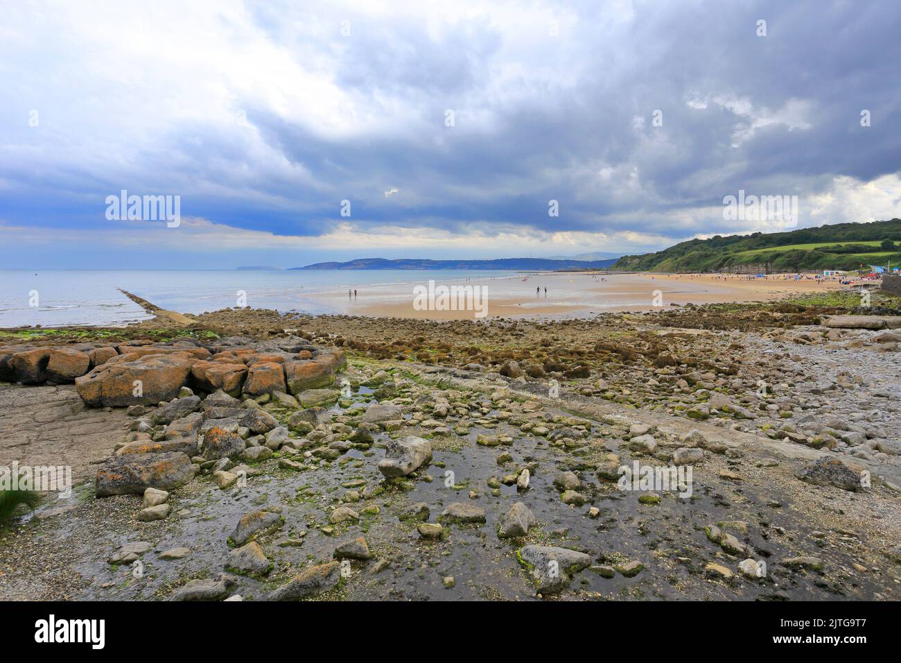 Sabbia di Bennlech con bassa marea, Isola di Anglesey, Ynys Mon, Galles del Nord, Regno Unito. Foto Stock