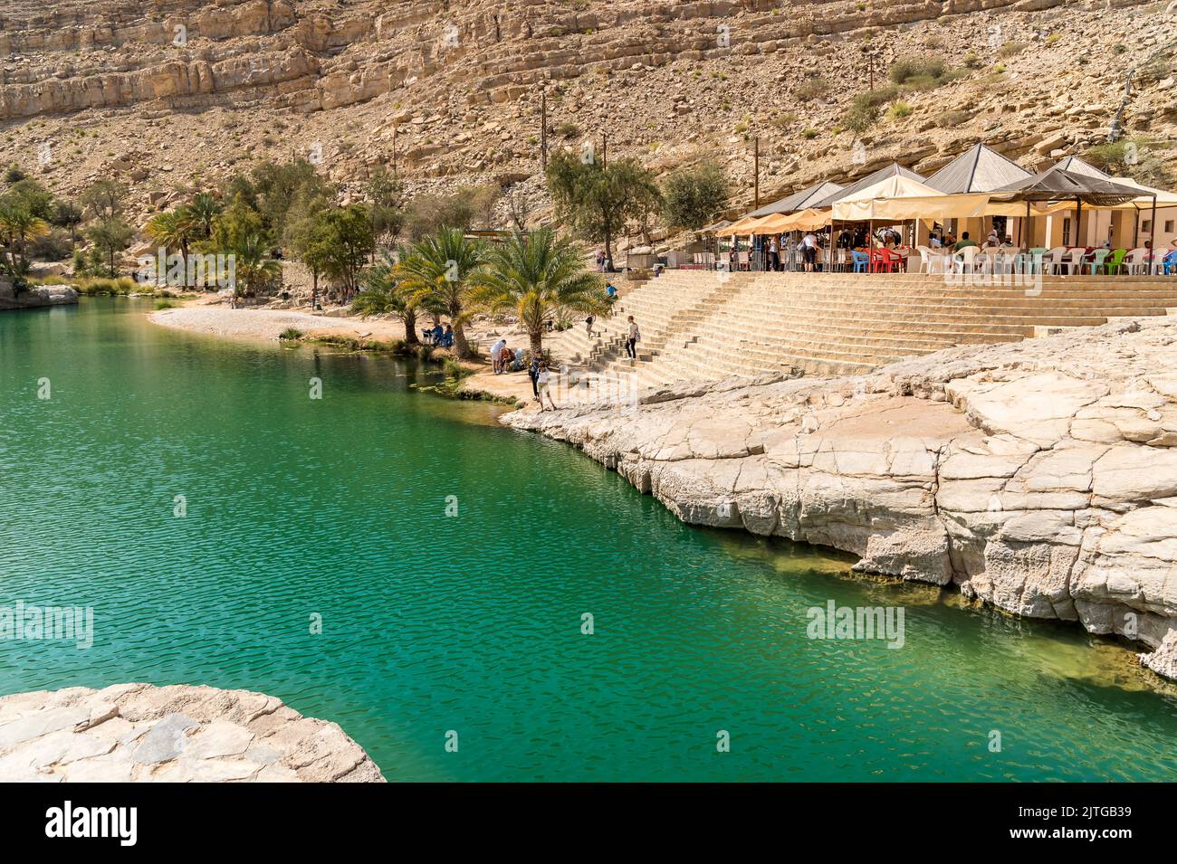 Vista dell'oasi di Wadi Bani Khalid nel deserto nel Sultanato dell'Oman. Foto Stock