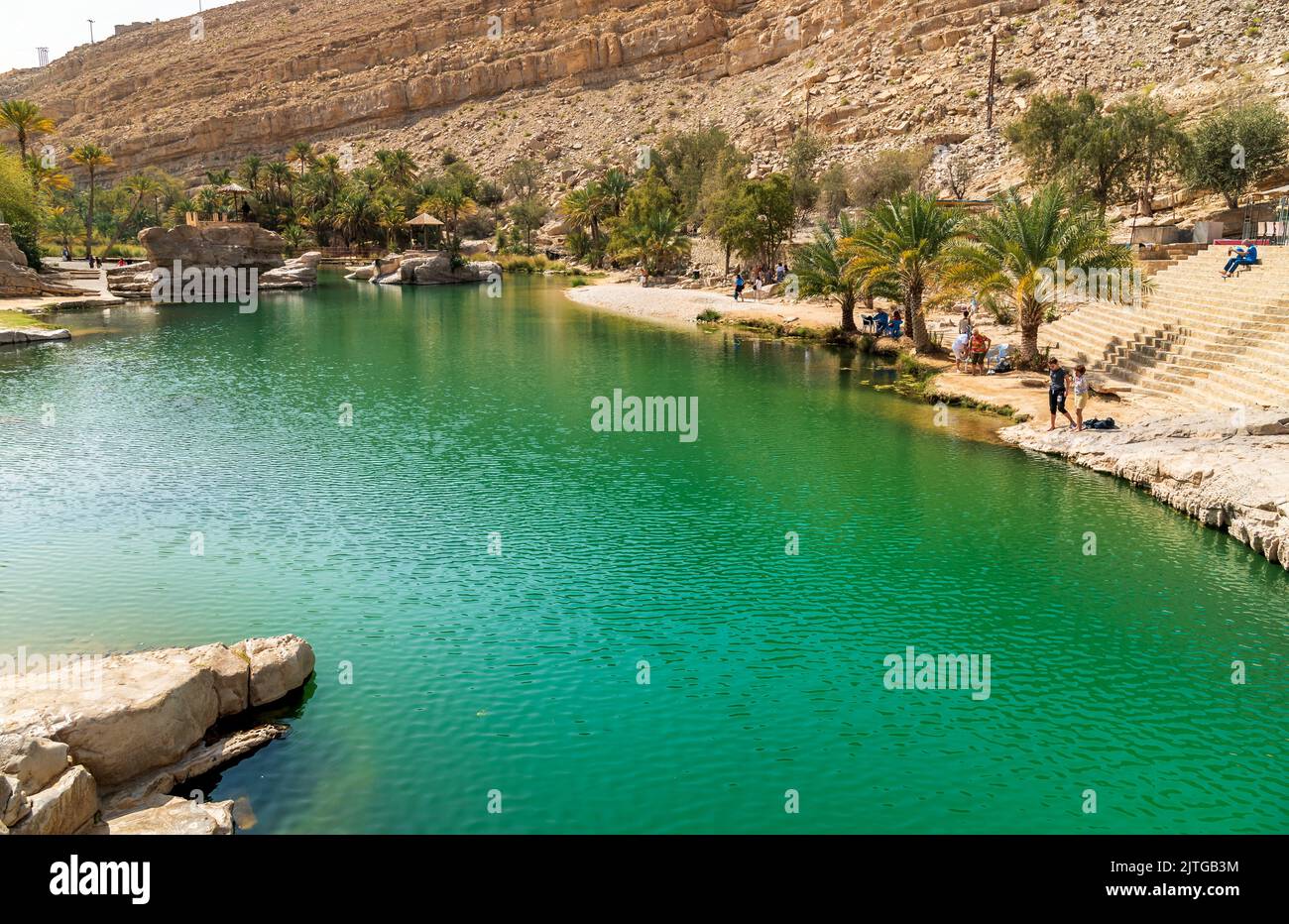 Vista dell'oasi di Wadi Bani Khalid nel deserto nel Sultanato dell'Oman. Foto Stock