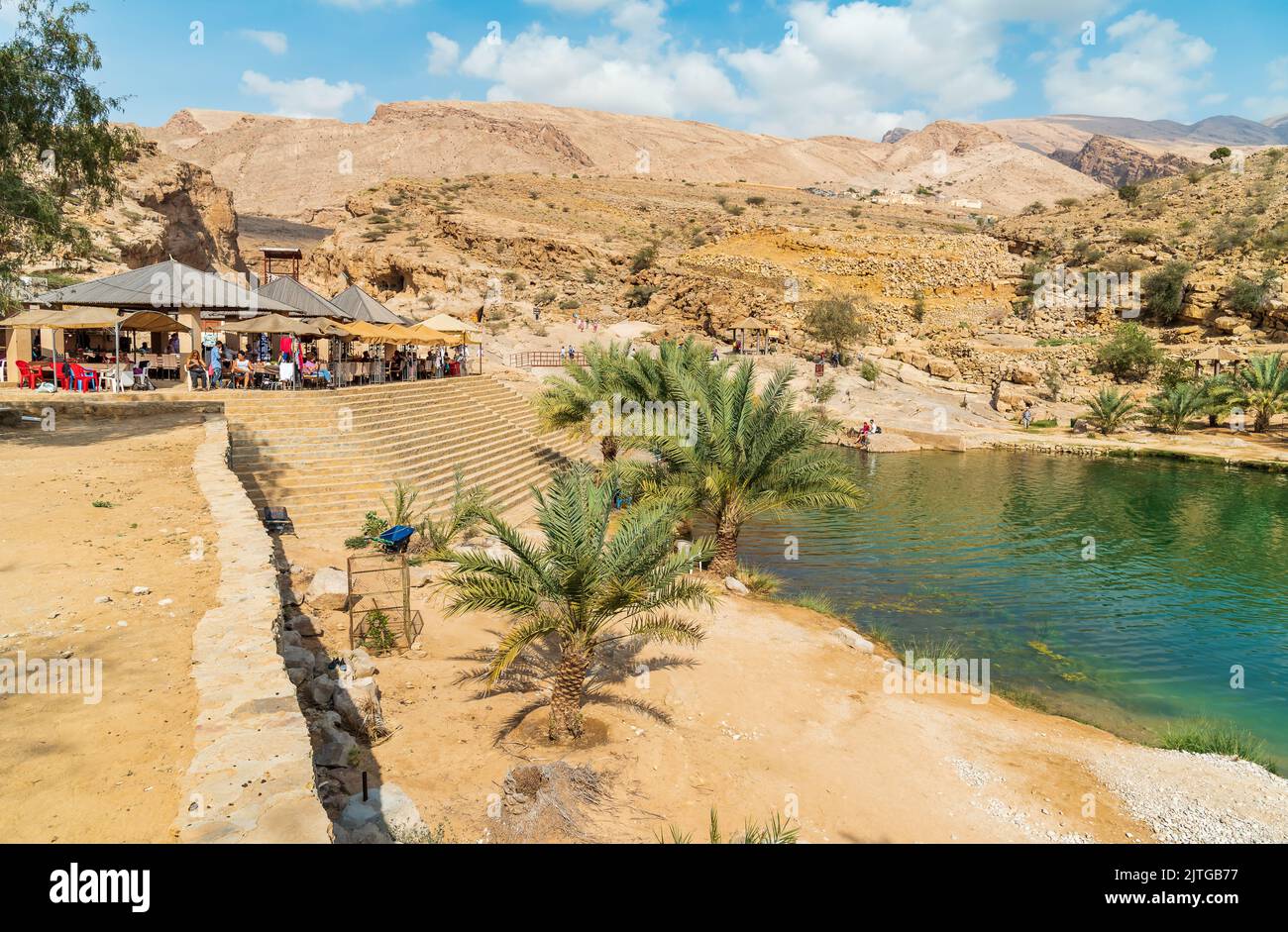 Vista dell'oasi di Wadi Bani Khalid nel deserto nel Sultanato dell'Oman. Foto Stock