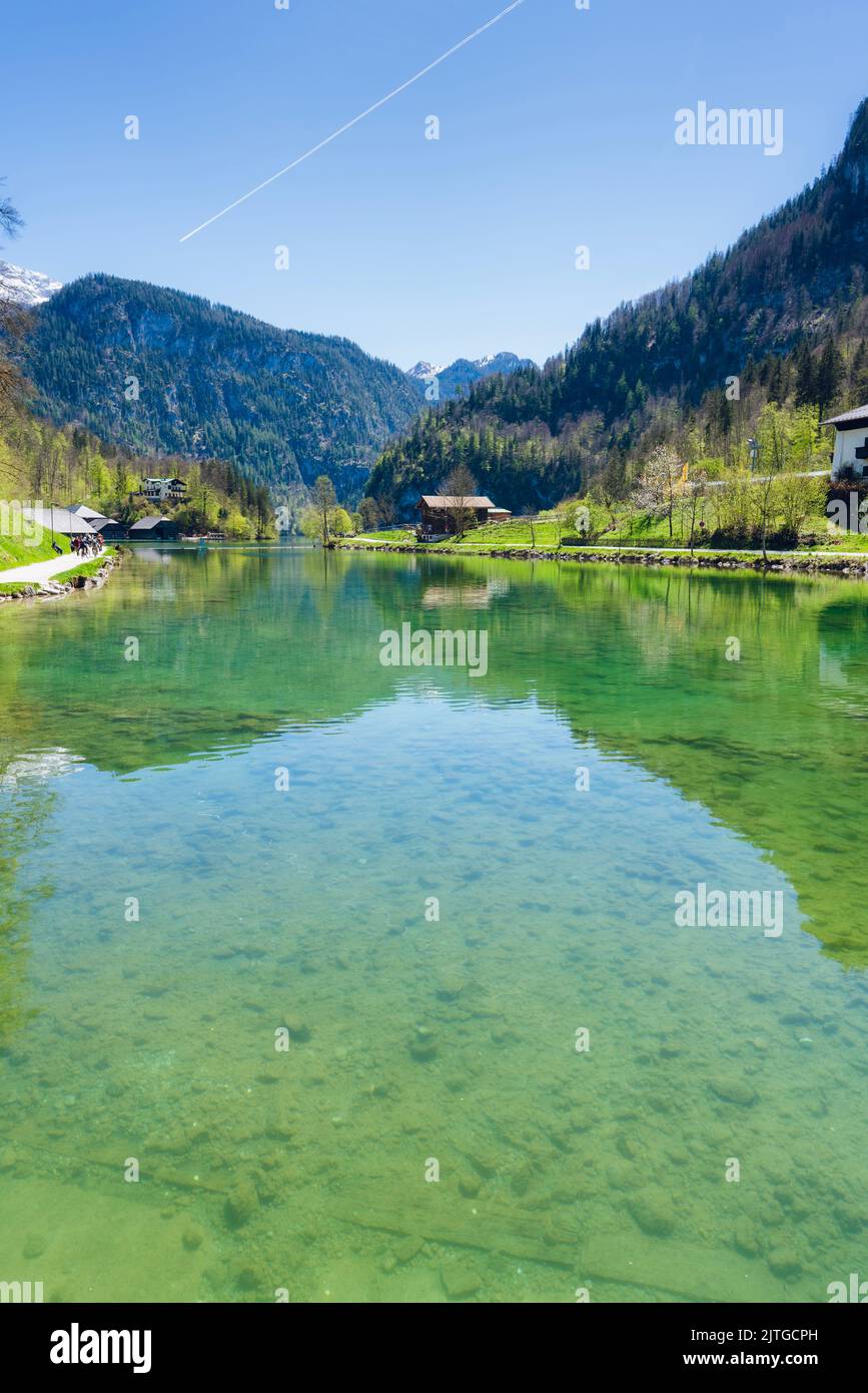 Königssee - un lago naturale nell'estremo sud-est del distretto di Berchtesgadener Land dello stato tedesco della Baviera, vicino al confine austriaco. Foto Stock