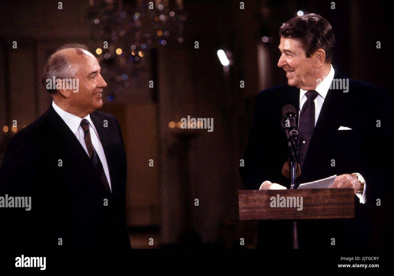 KRT US NEWS STORY SLUGGED: REAGAN-OBIT KRT PHOTO DI CAROL T. POWERS/KRT (giugno 4) l'ex presidente degli Stati Uniti Ronald Reagan, a destra, è mostrato durante un incontro con l'ex presidente sovietico Mikhail Gorbachev nel giugno 1987. (Foto di mvw) €2004 Credit: Sipa USA/Alamy Live News Foto Stock