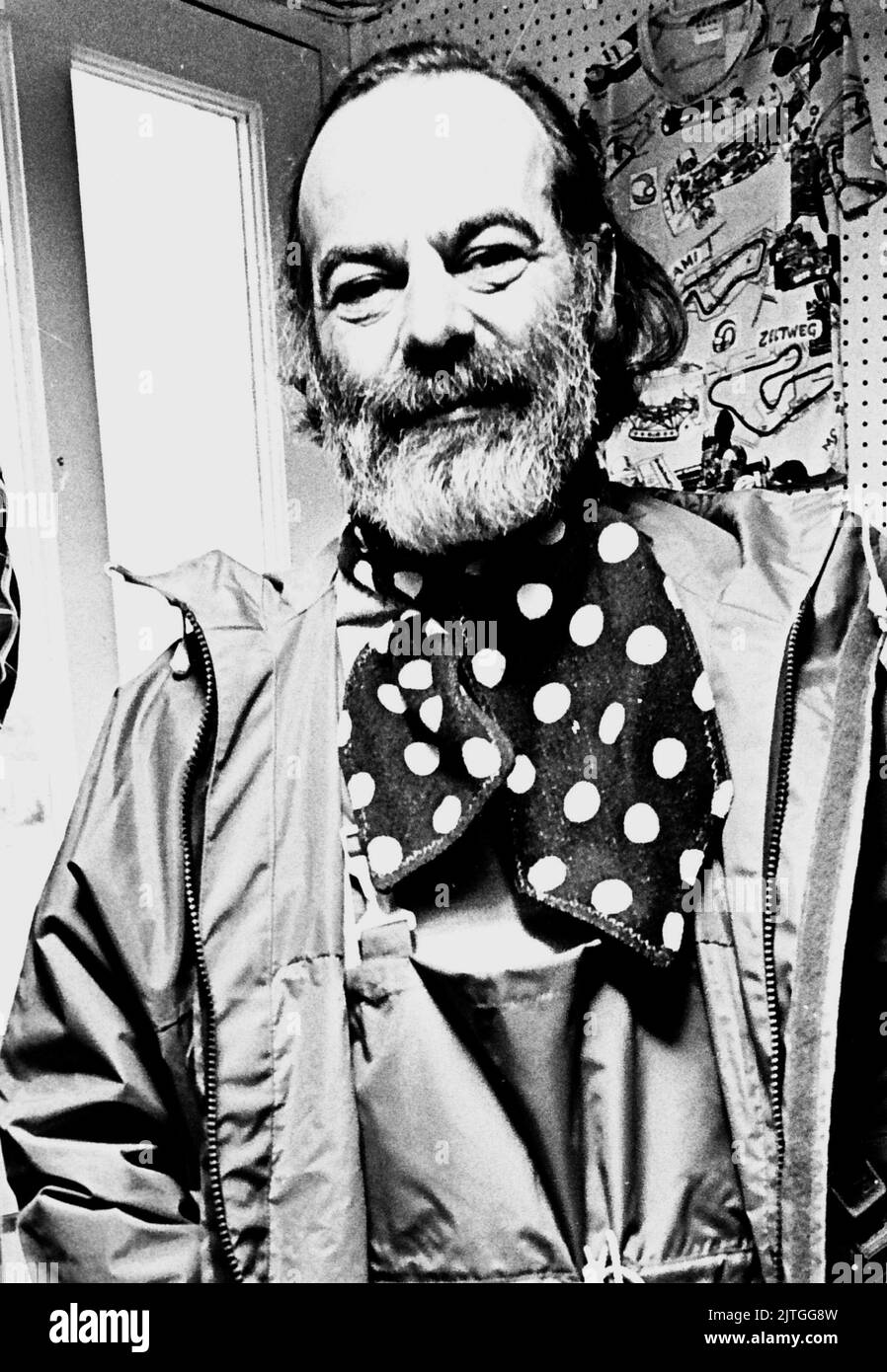 AJAXNETPHOTO. OTTOBRE, 1980. HAMBLE, INGHILTERRA. - IL PROGETTISTA DI YACHT CREDUTO ANNEGATO - ANGUS PRIMROSE (53), UN PROGETTISTA BRITANNICO DI YACHT CONOSCIUTO PER I SUOI DISEGNI DELLA MOOTH IV DI GYPSY DI FRANCIS CHICHESTER (IN COLLABORAZIONE CON JOHN ILLINGWORTH.) E R. N. CMDR. LA SPAZZATURA DI BILL KING'S TRUCCATA GALWAY BLAZER, FU PERSA QUANDO IL SUO DEMONE DI YACHT DI HAMBLE AFFONDÒ IN SEVERE GALES 100 MIGLIA AL DI FUORI DI CHARLESTON, S.C. USA, OCT 23RD, 1980.PHOTO:JONATHAN EASTLAND/AJAX RIF:340 220605 82 Foto Stock