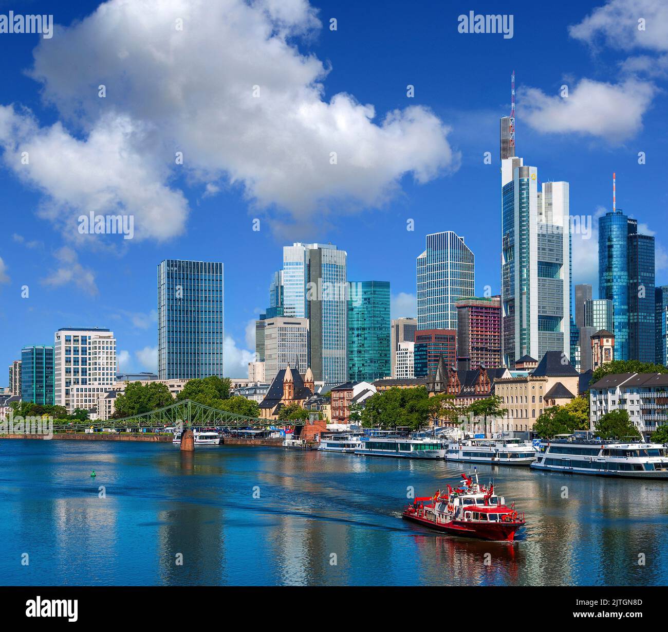 Skyline di Francoforte sul meno in estate, Germania, Assia, Francoforte sul meno Foto Stock