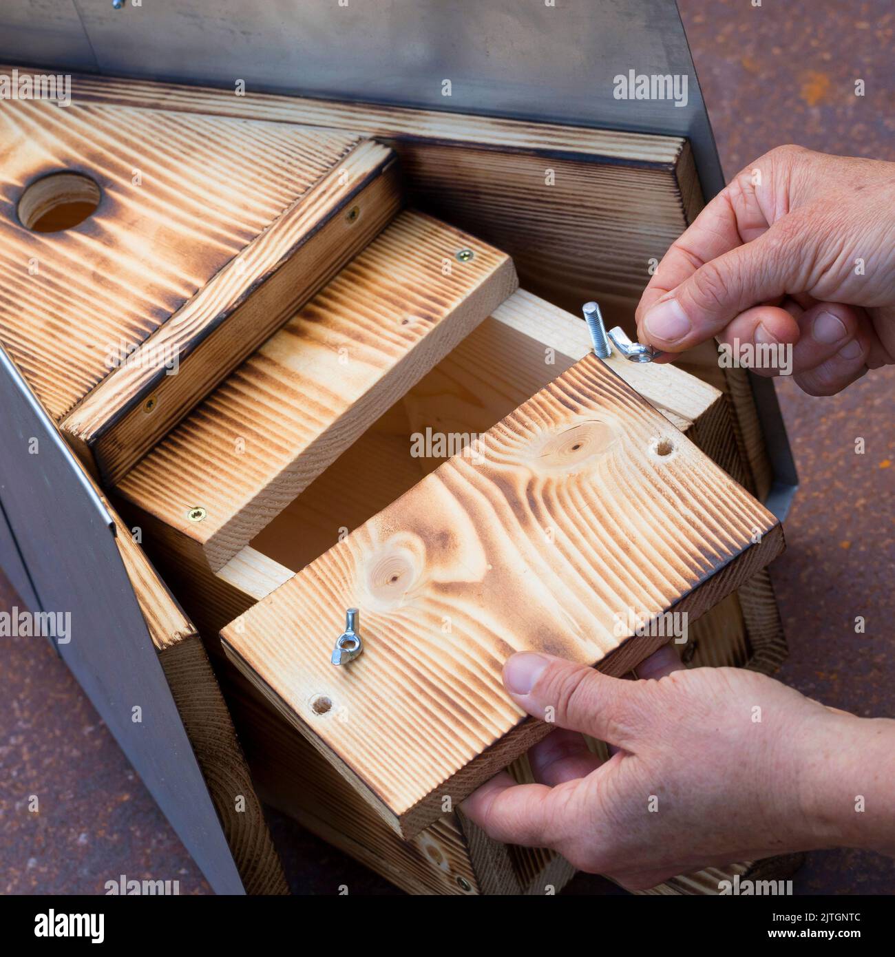 serie di scatole nesting: una scatola nesting con aletta di pulizia facile da aprire Foto Stock