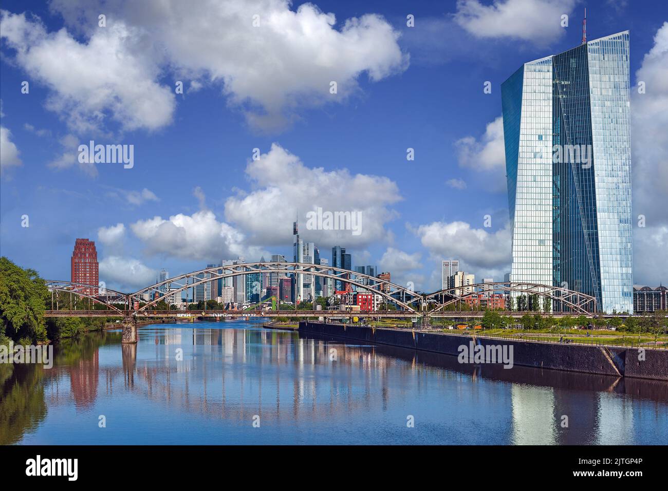 Skyline di Francoforte sul meno in estate, Germania, Assia, Francoforte sul meno Foto Stock