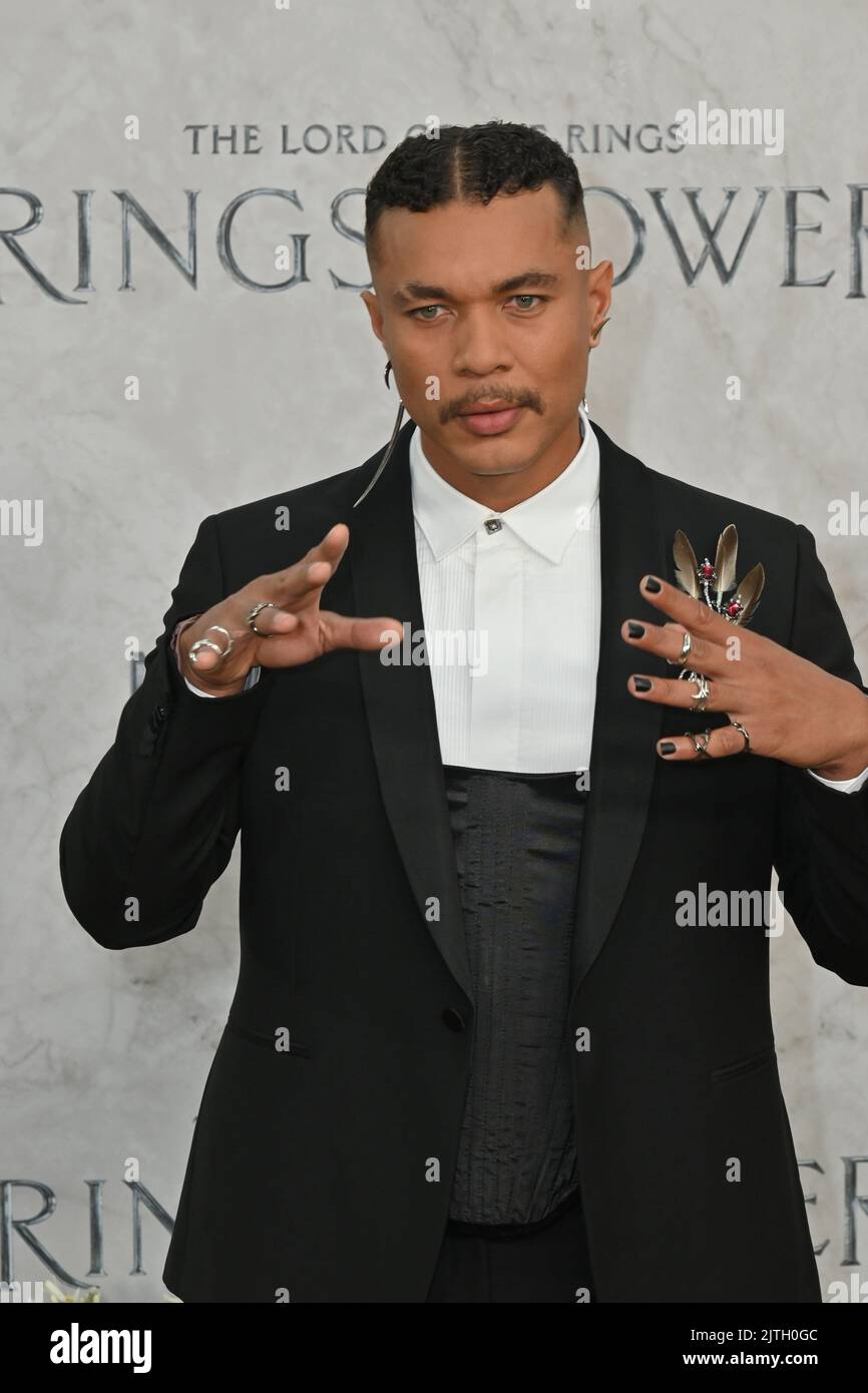 Londra, Regno Unito - 30 agosto 2022 Ismael Cruz Cordoba al Signore degli anelli, il primo mondiale degli anelli del potere a Odeon, Leicester Square, Londra. Credit: Nils Jorgensen/Alamy Live News Foto Stock