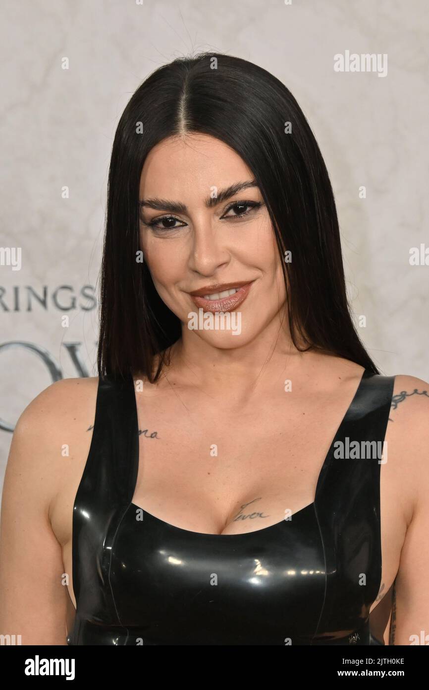 Londra, Regno Unito - 30 agosto 2022 Cleo Pires at the Lord of the Rings, il primo mondiale di Rings of Power a Odeon, Leicester Square, Londra. Credit: Nils Jorgensen/Alamy Live News Foto Stock