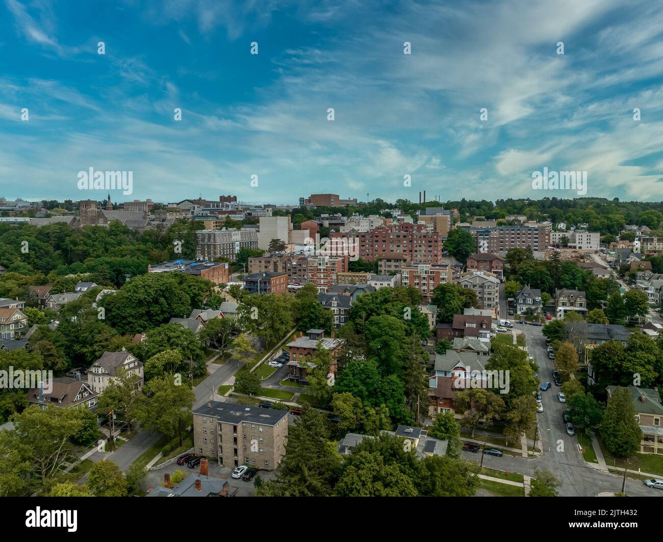 Vista aerea delle cascate di Ithaca, sede della Ivy League Cornell University, accanto ai Finger Lakes nello stato di New York Foto Stock